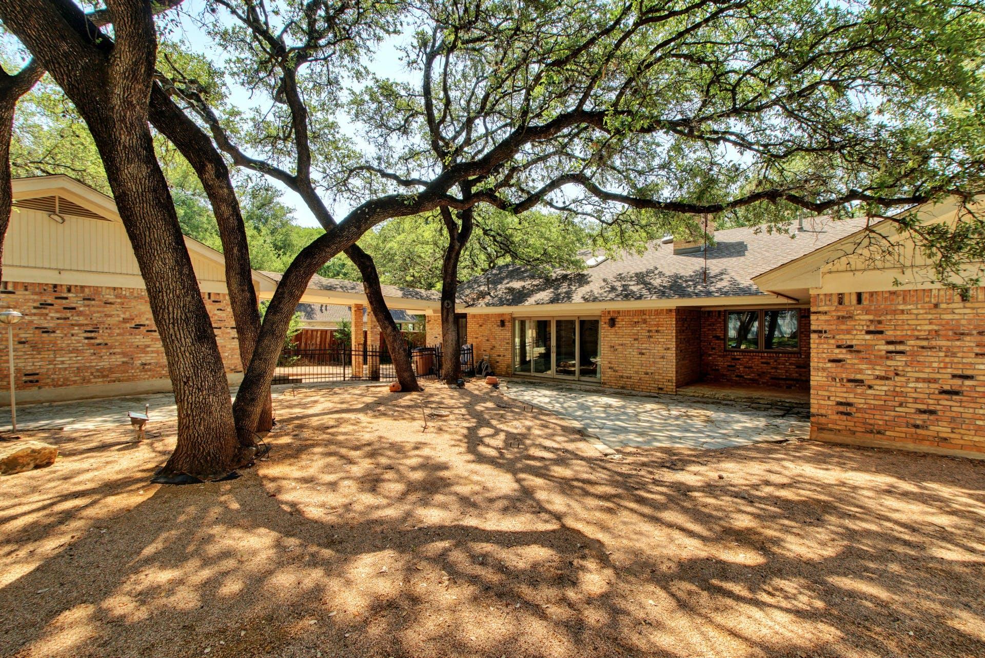 3112 Eanes CIR