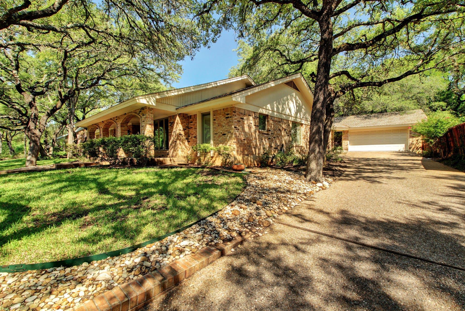 3112 Eanes CIR