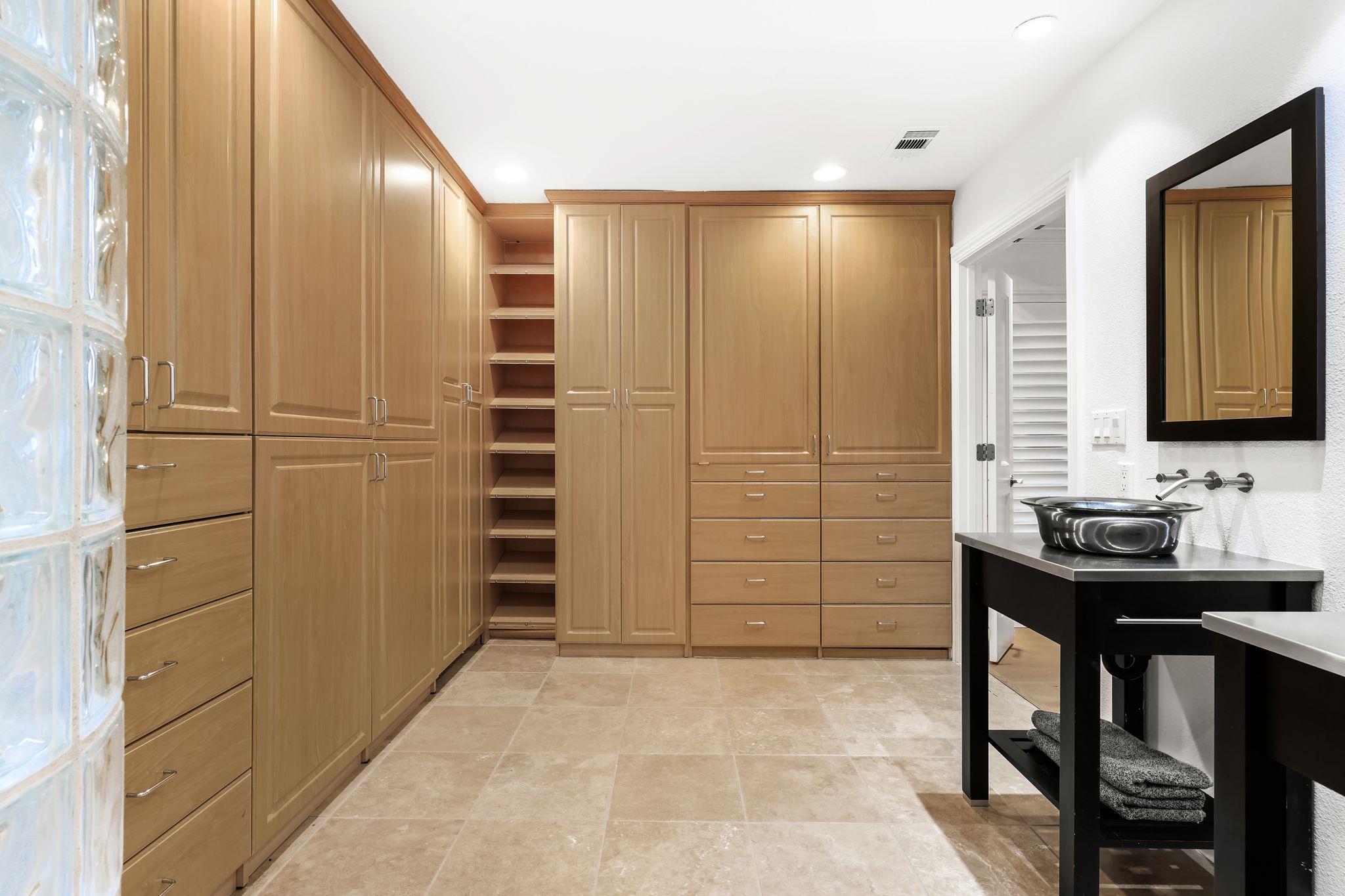 3112 Eanes CIR