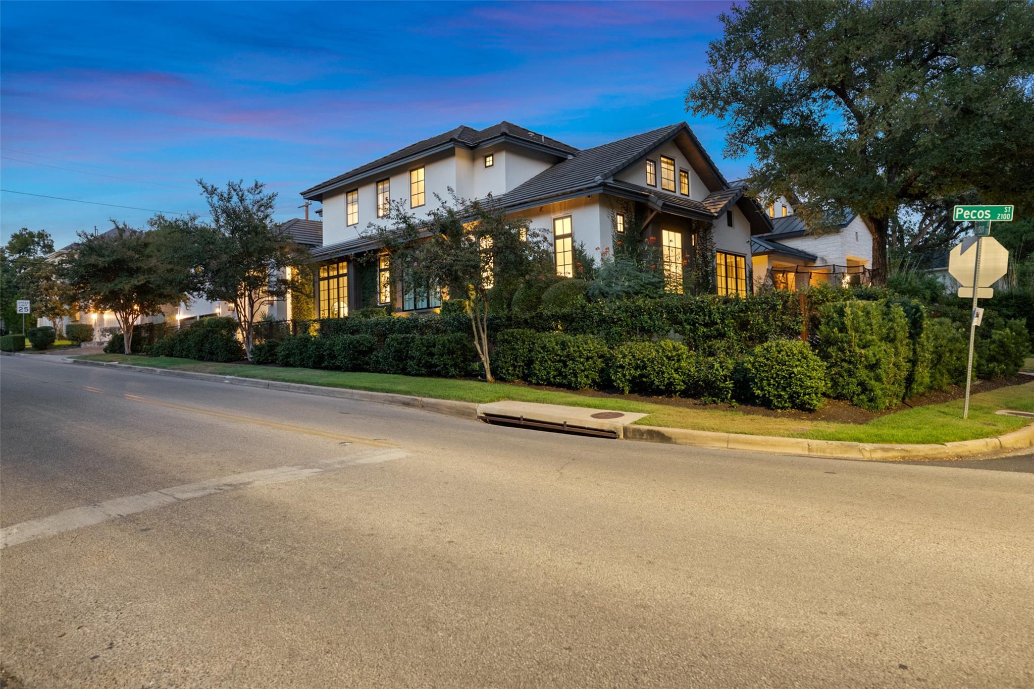 2101 Pecos ST