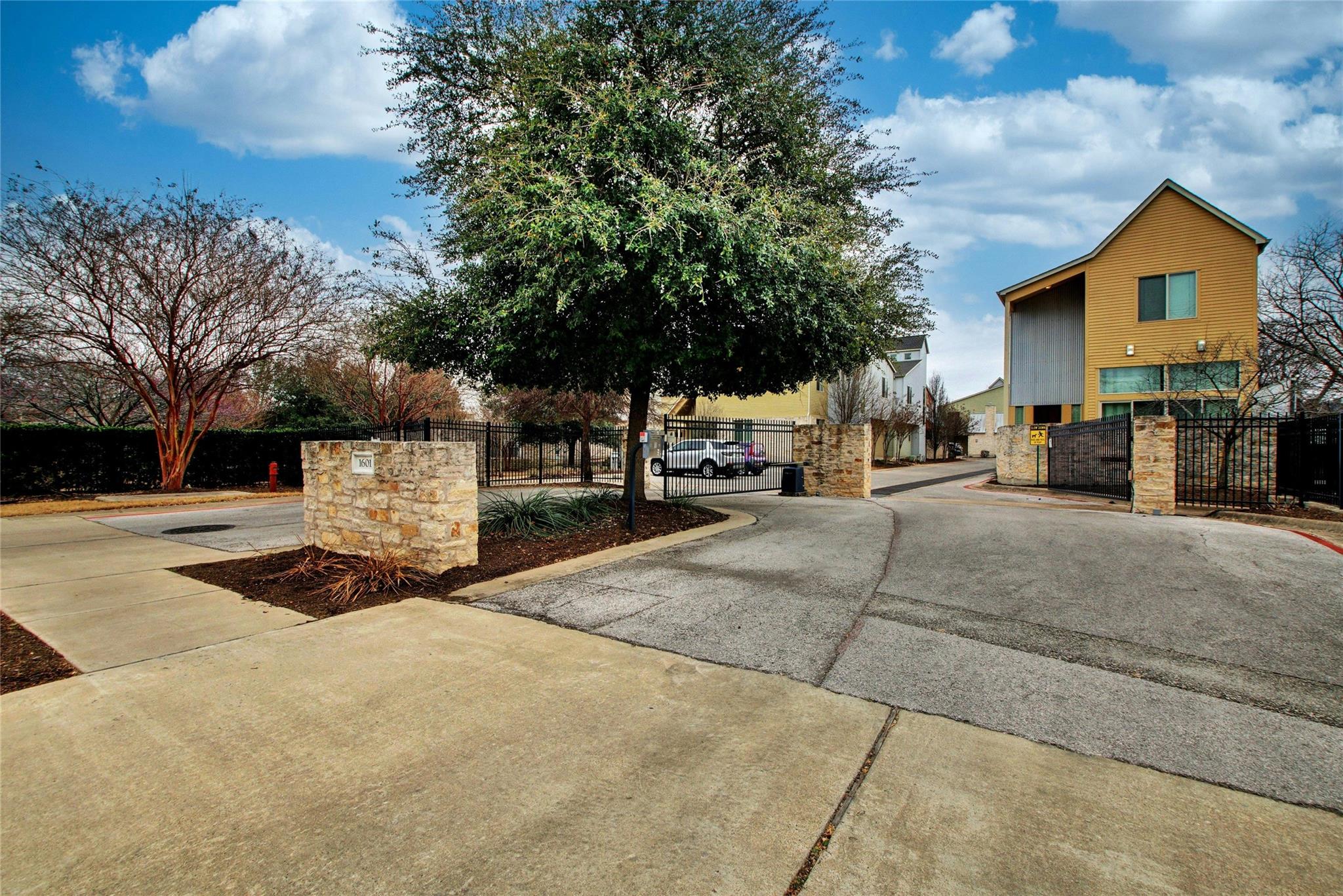 1601 Houston ST # 2