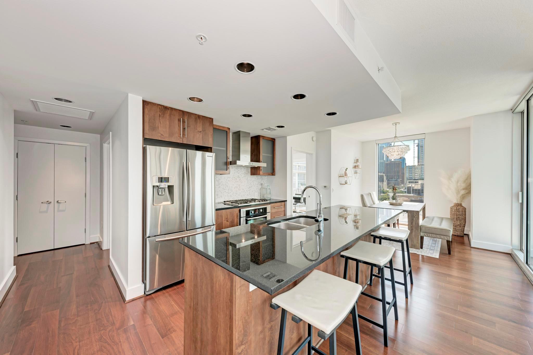 300 Bowie ST # 1003