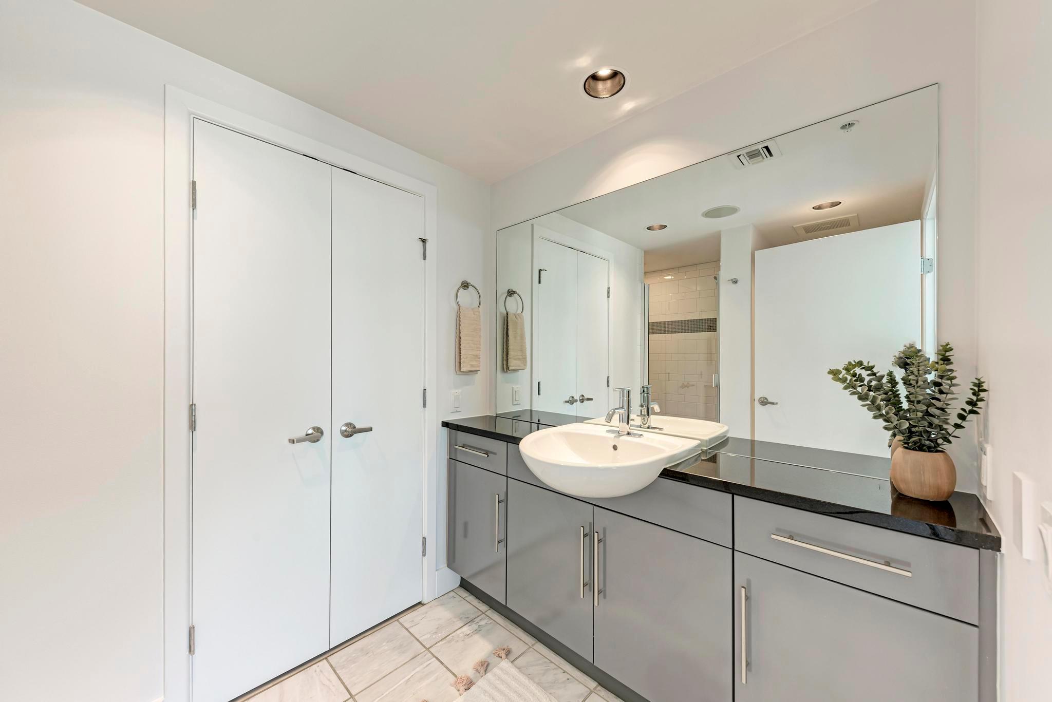 300 Bowie ST # 1003