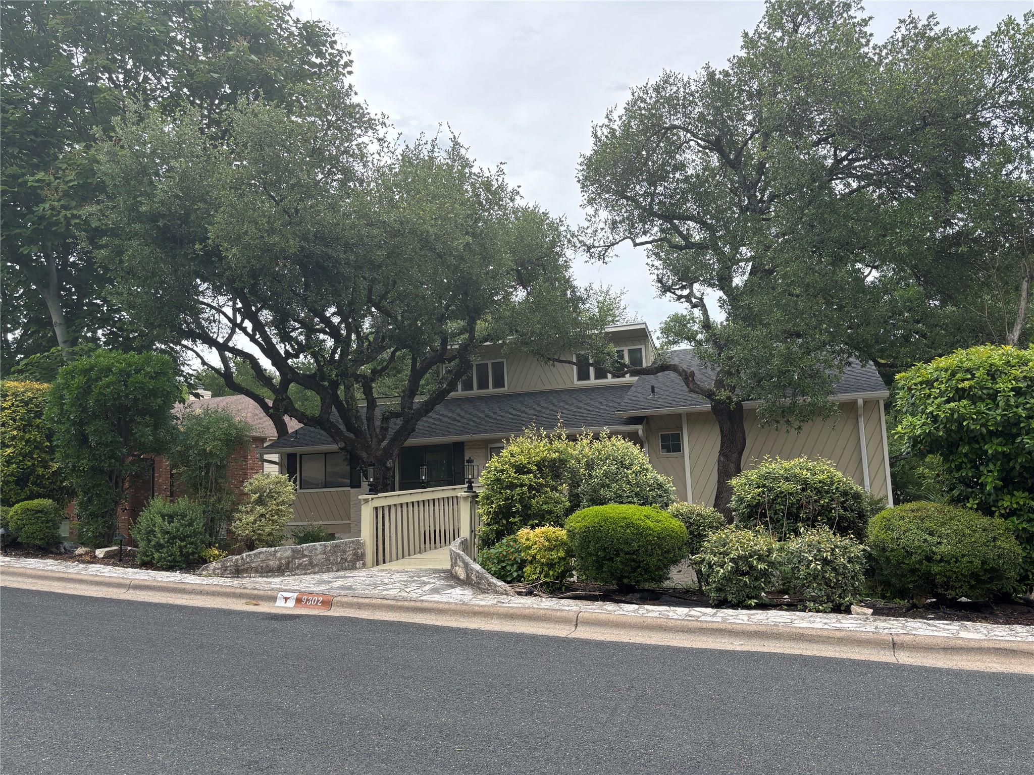 9302 Rolling Oaks TRL