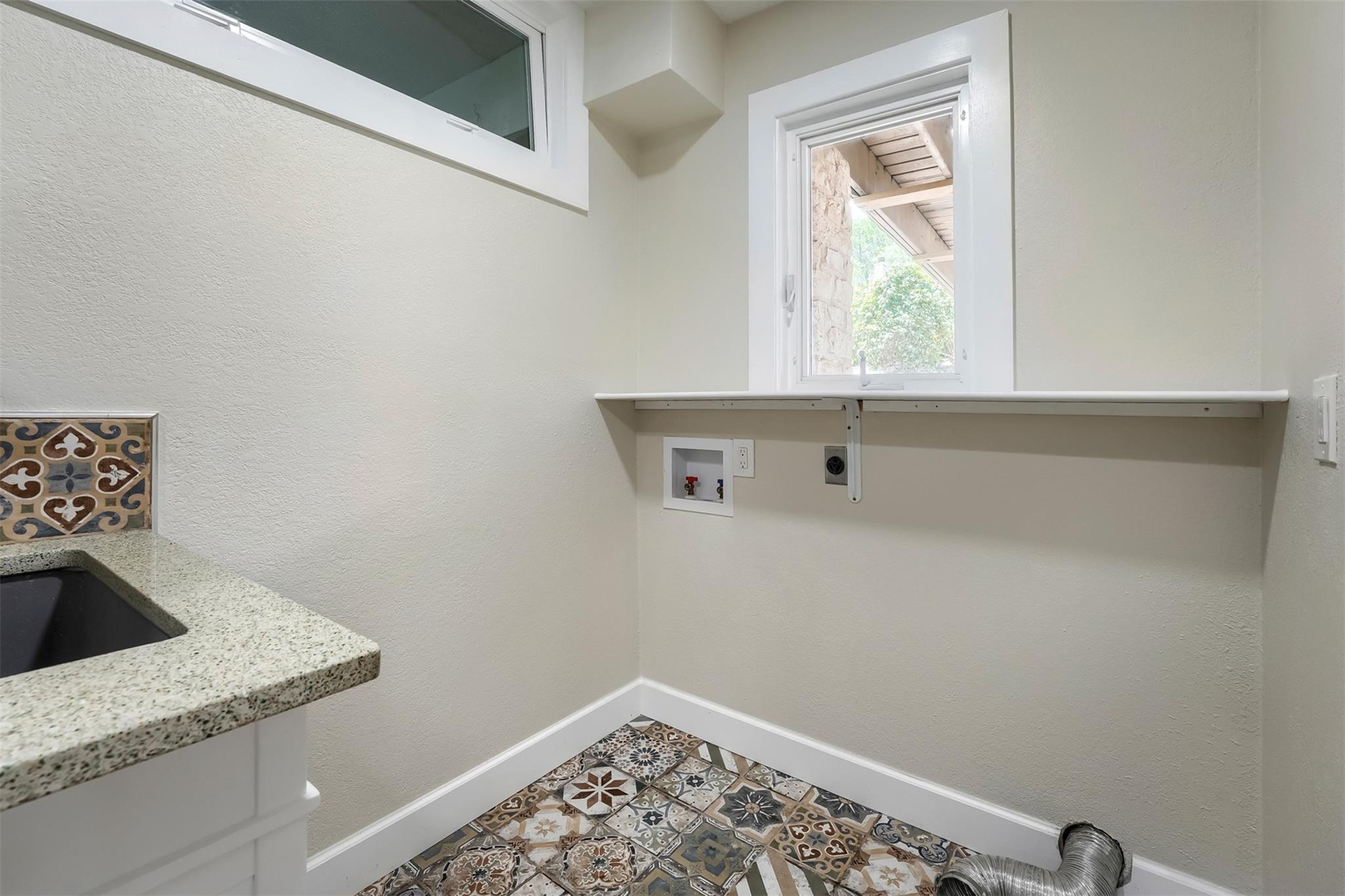 9302 Rolling Oaks TRL