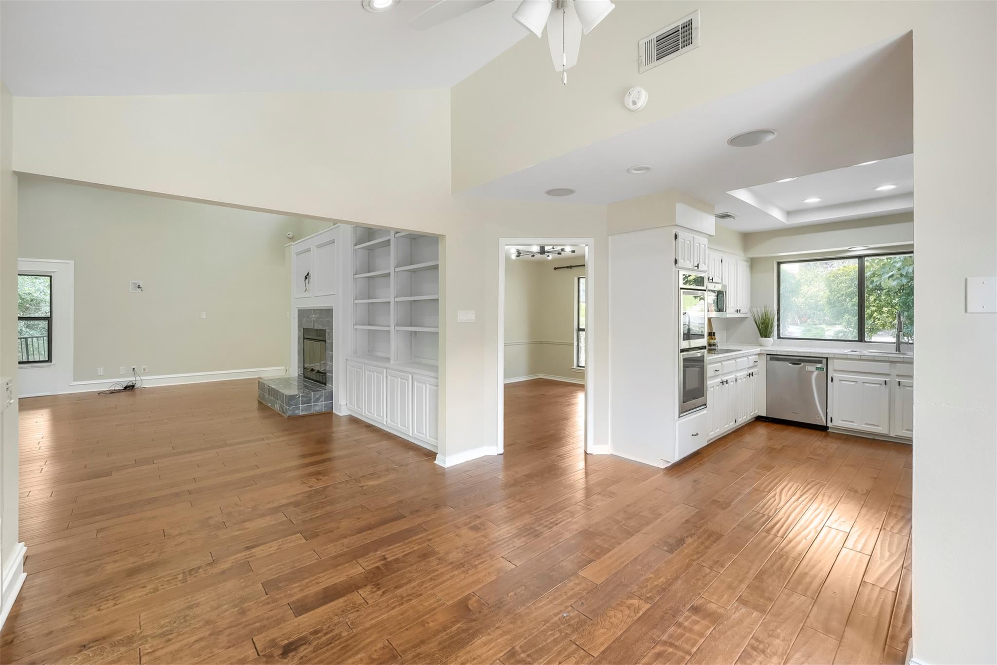 9302 Rolling Oaks TRL