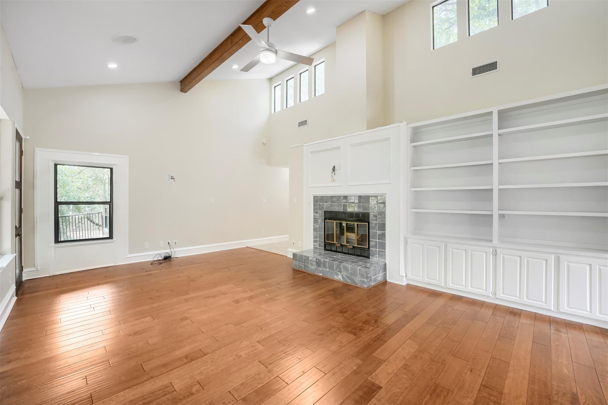 9302 Rolling Oaks TRL