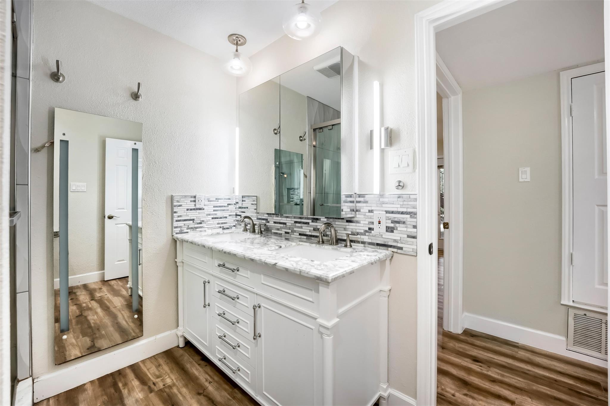 9302 Rolling Oaks TRL