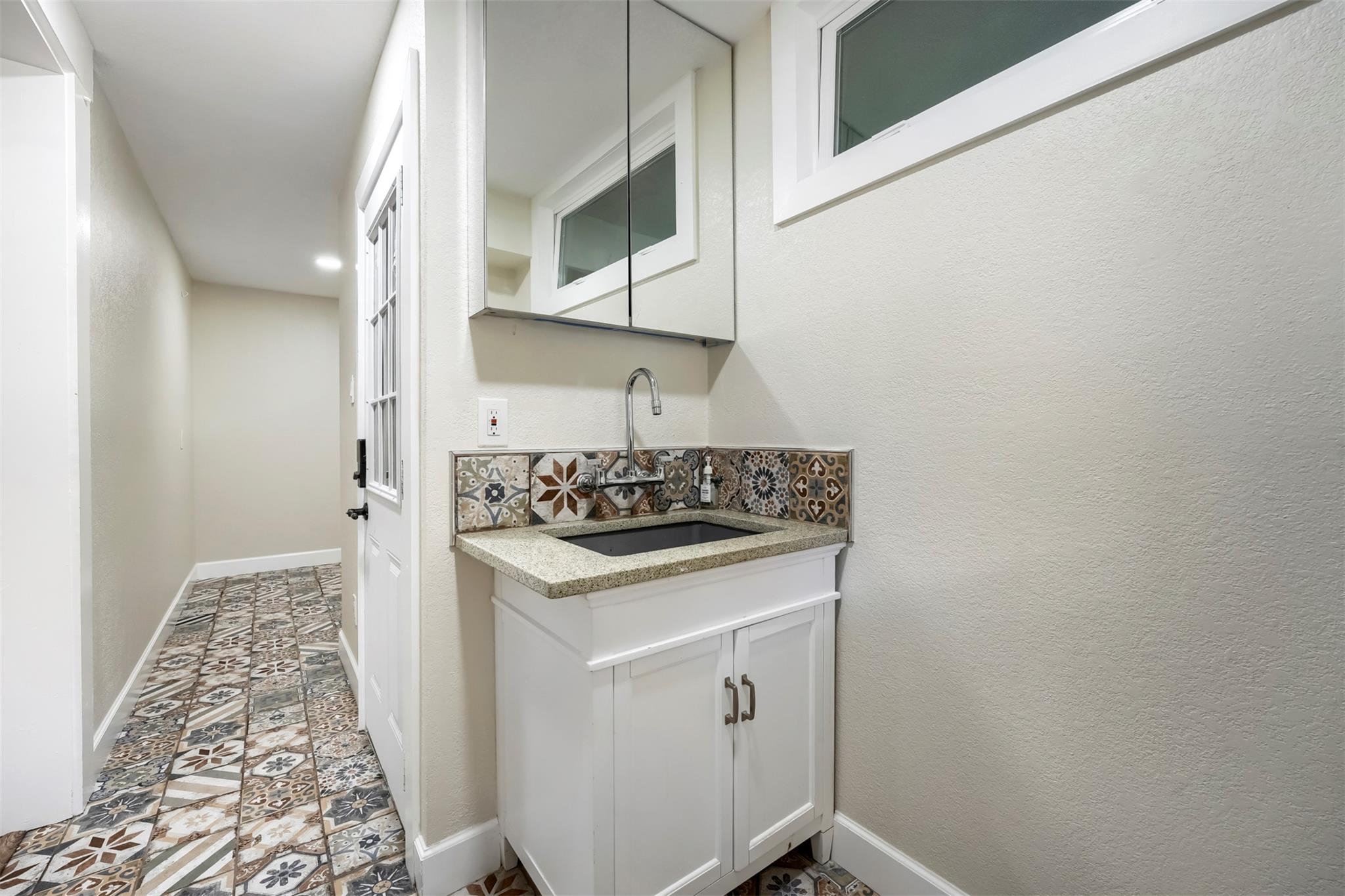 9302 Rolling Oaks TRL