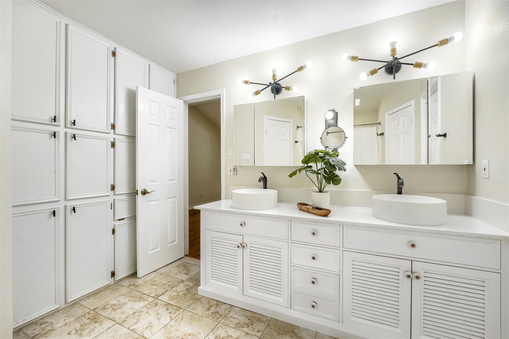 9302 Rolling Oaks TRL