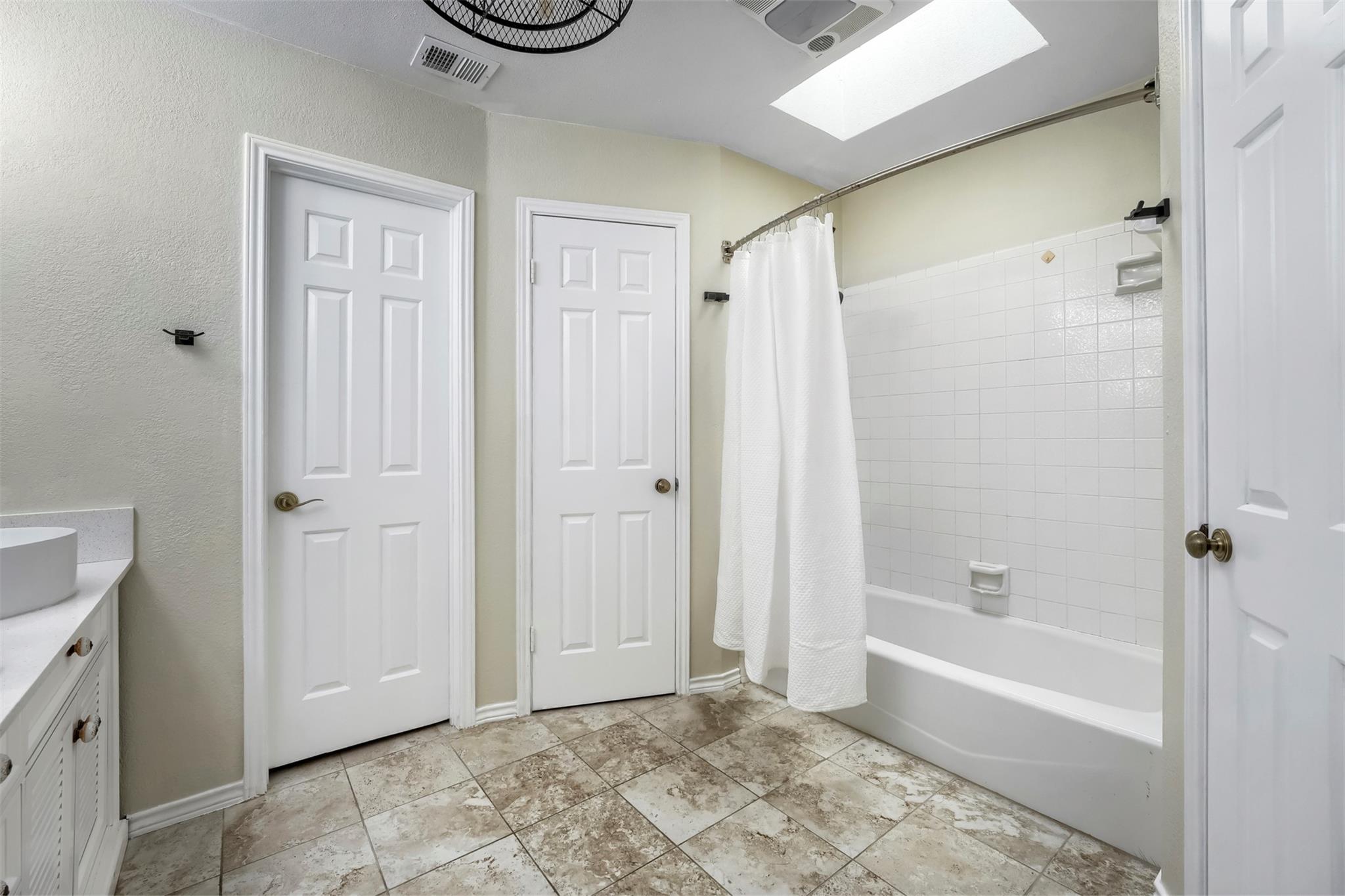 9302 Rolling Oaks TRL