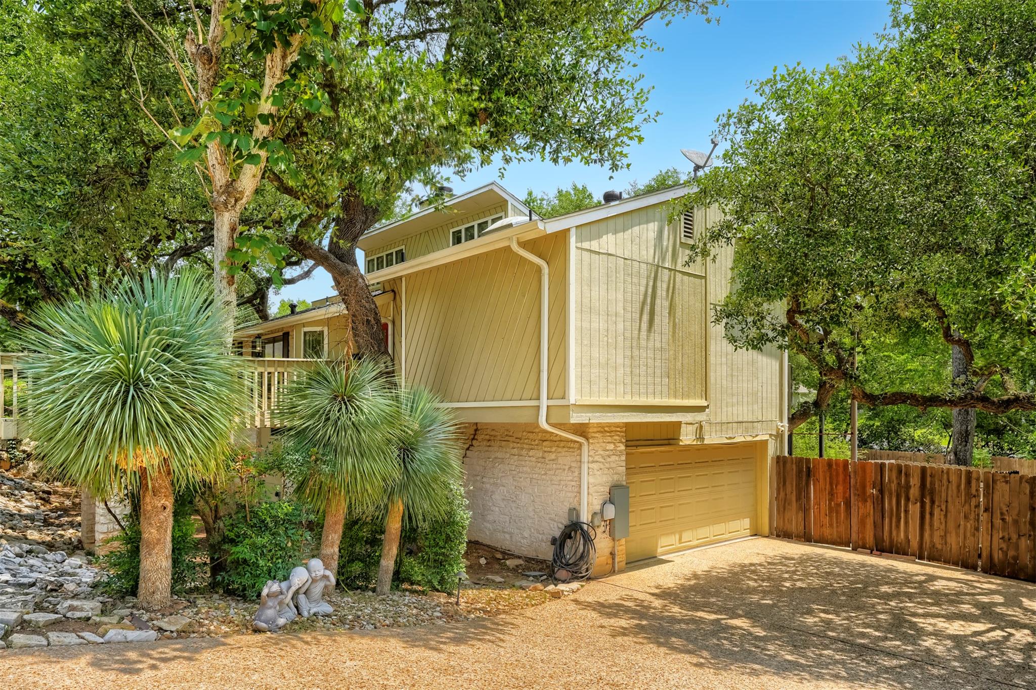 9302 Rolling Oaks TRL