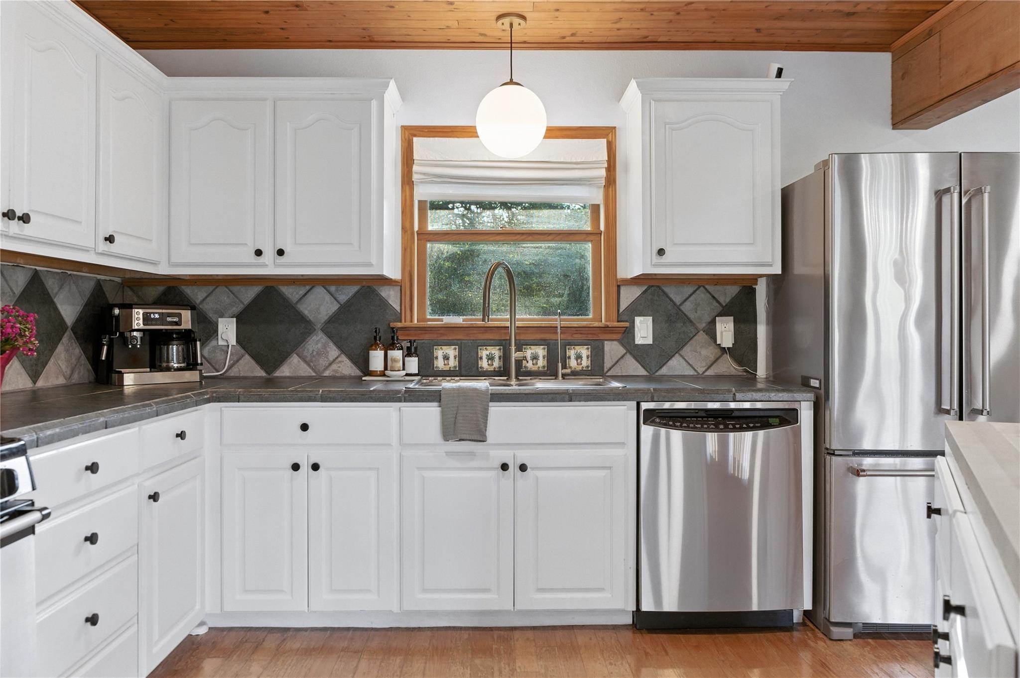 11103 Lakeside DR
