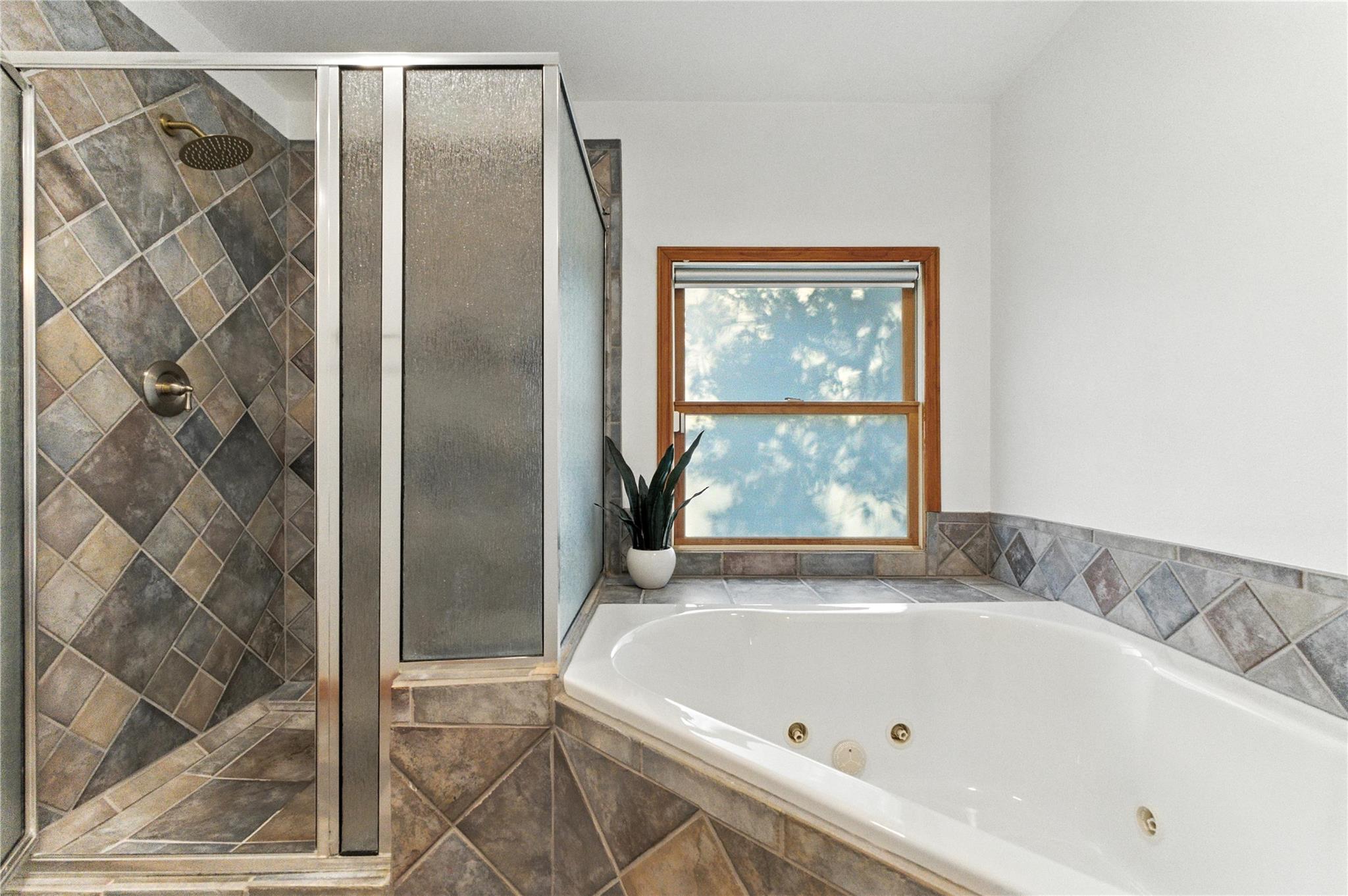 11103 Lakeside DR