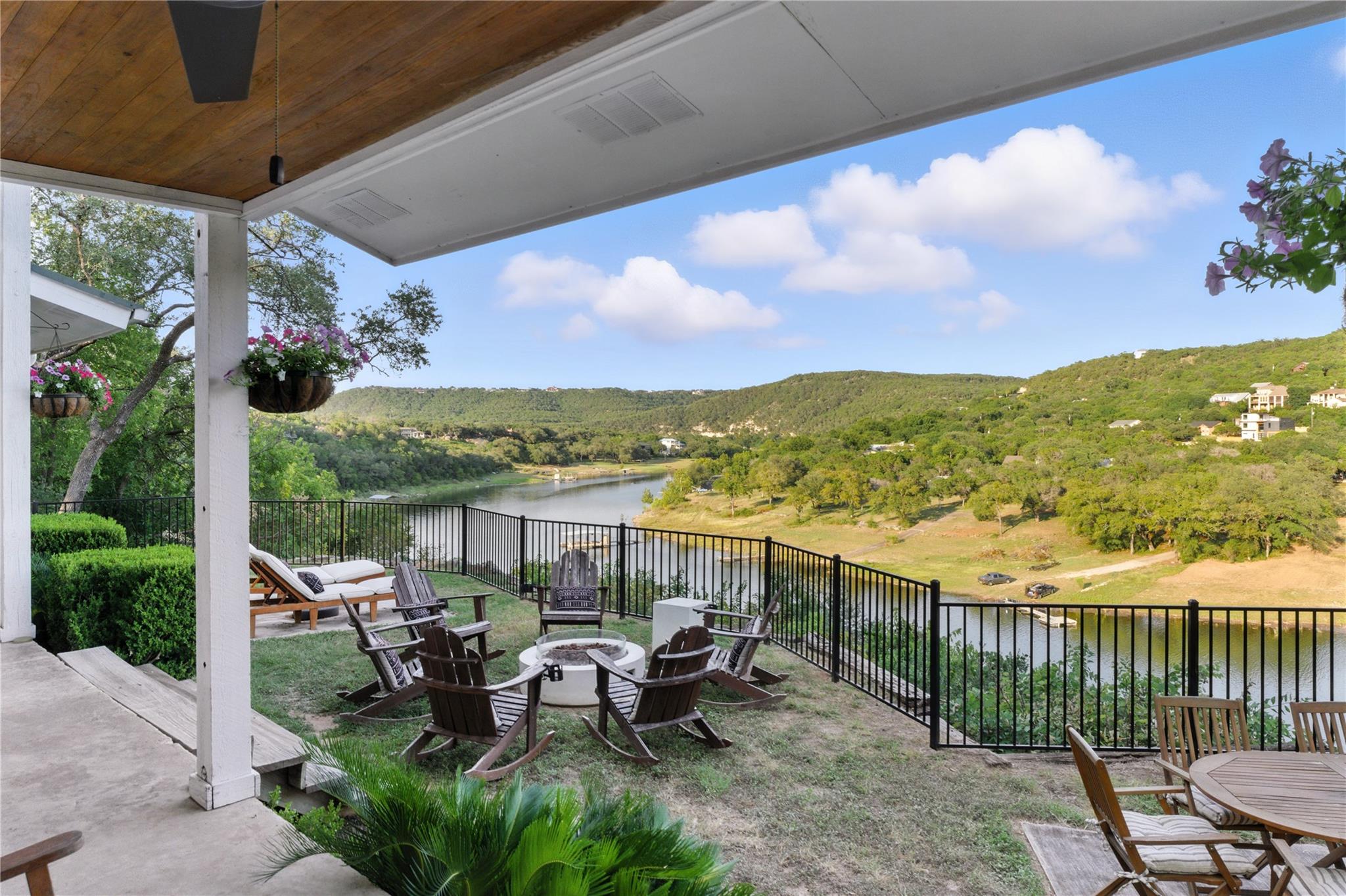 11103 Lakeside DR