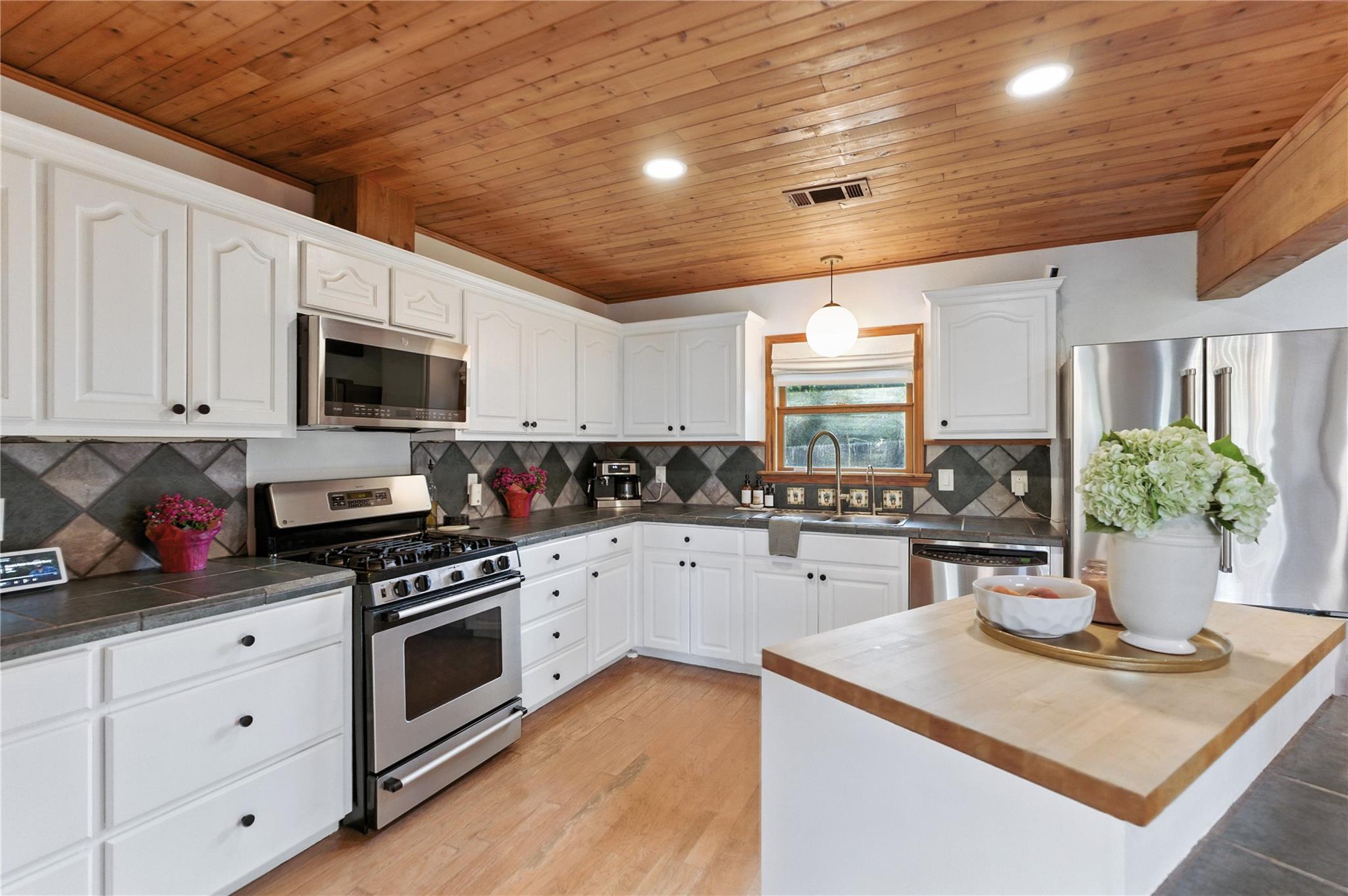 11103 Lakeside DR