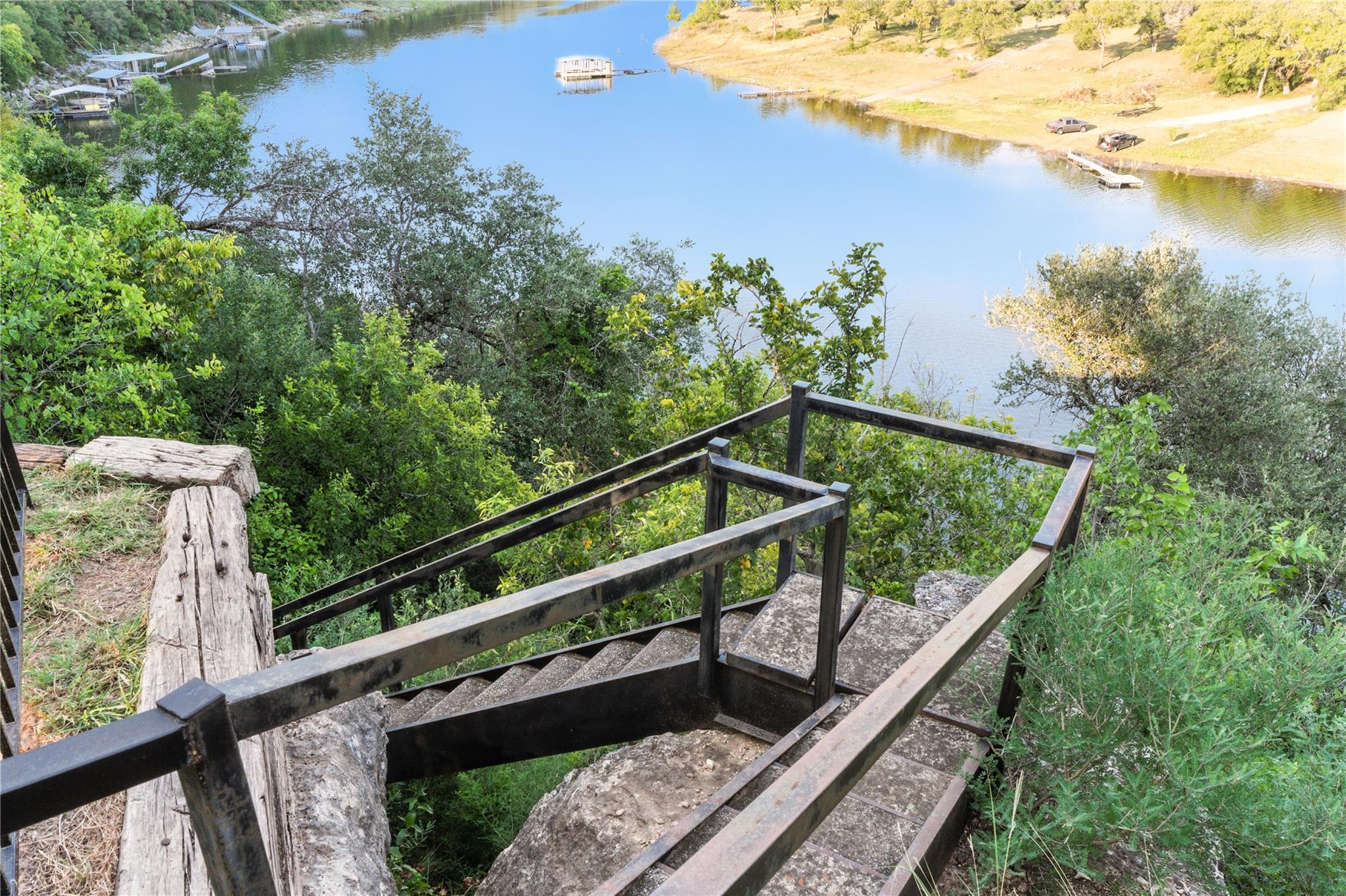 11103 Lakeside DR