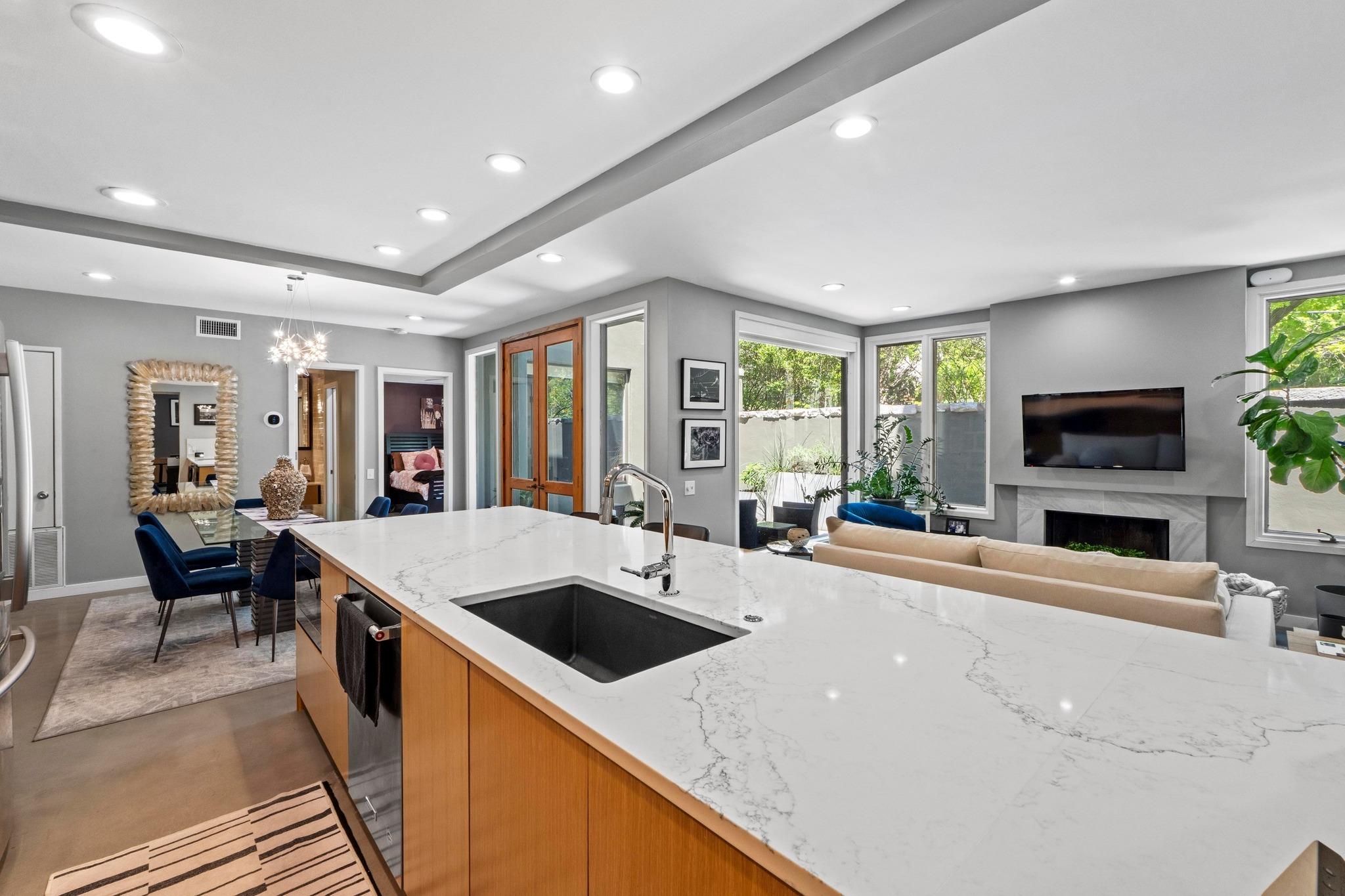 1111 W 12th ST # 102