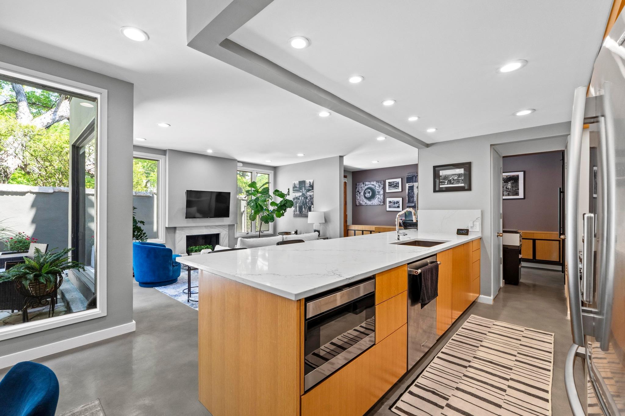 1111 W 12th ST # 102