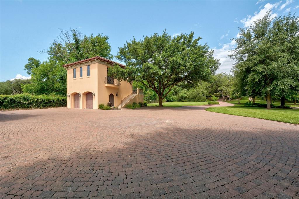 3201 Westlake DR