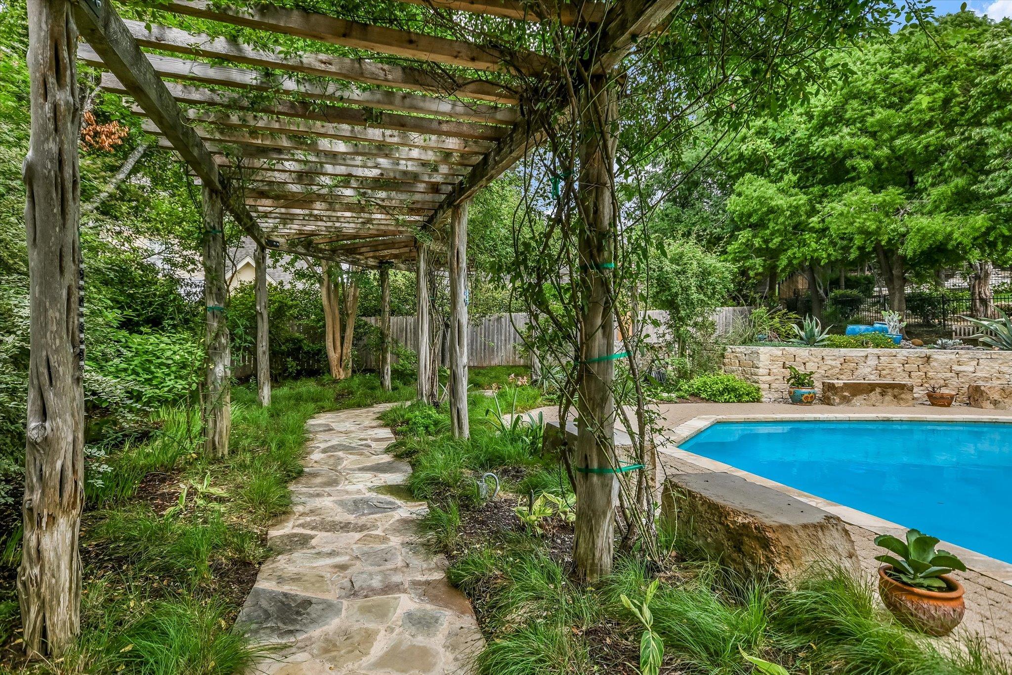 1208 Verdant WAY