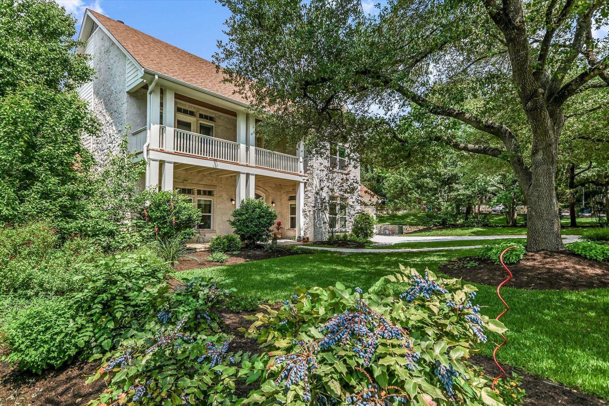 1208 Verdant WAY
