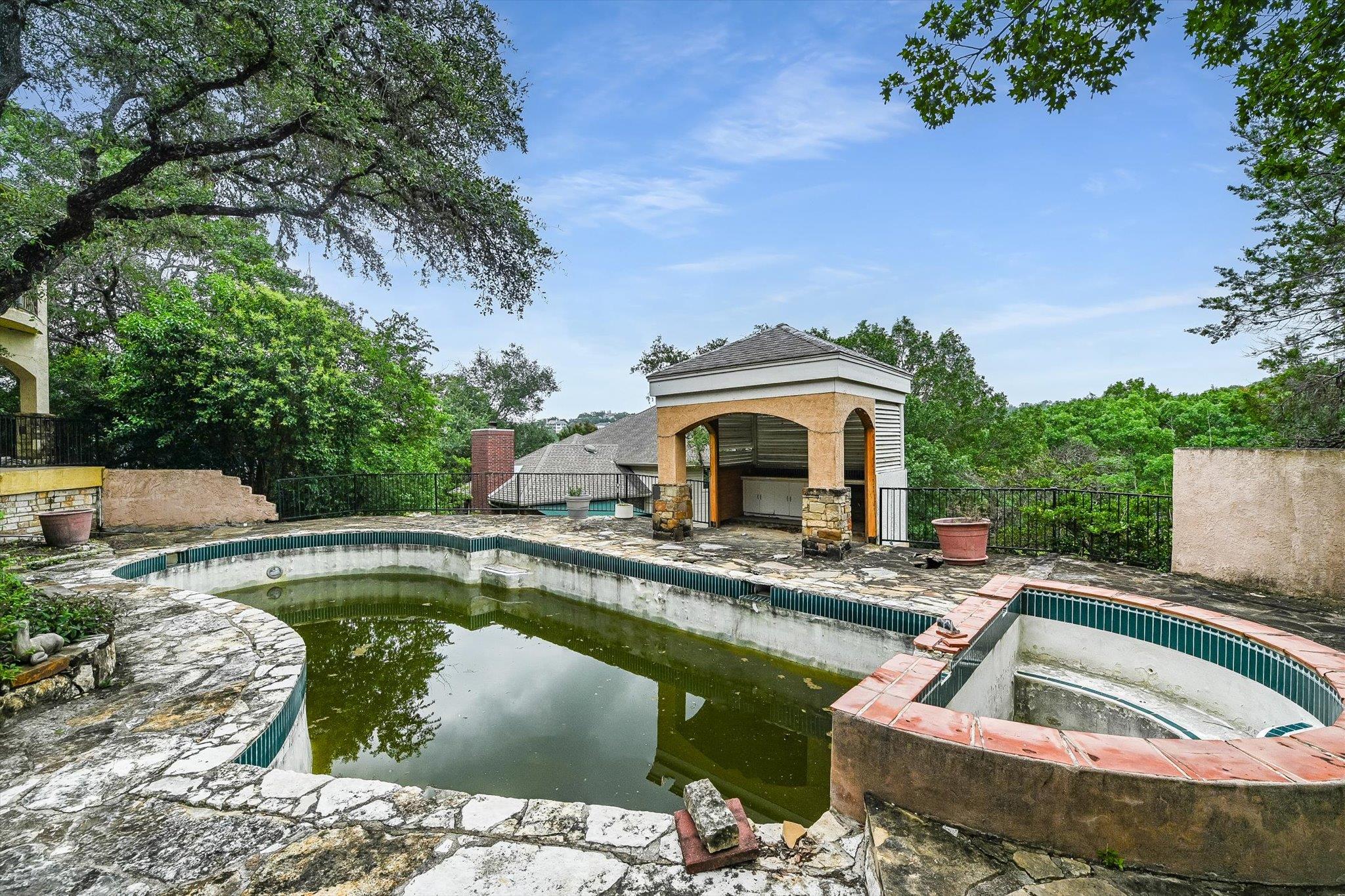 4242 Westlake DR