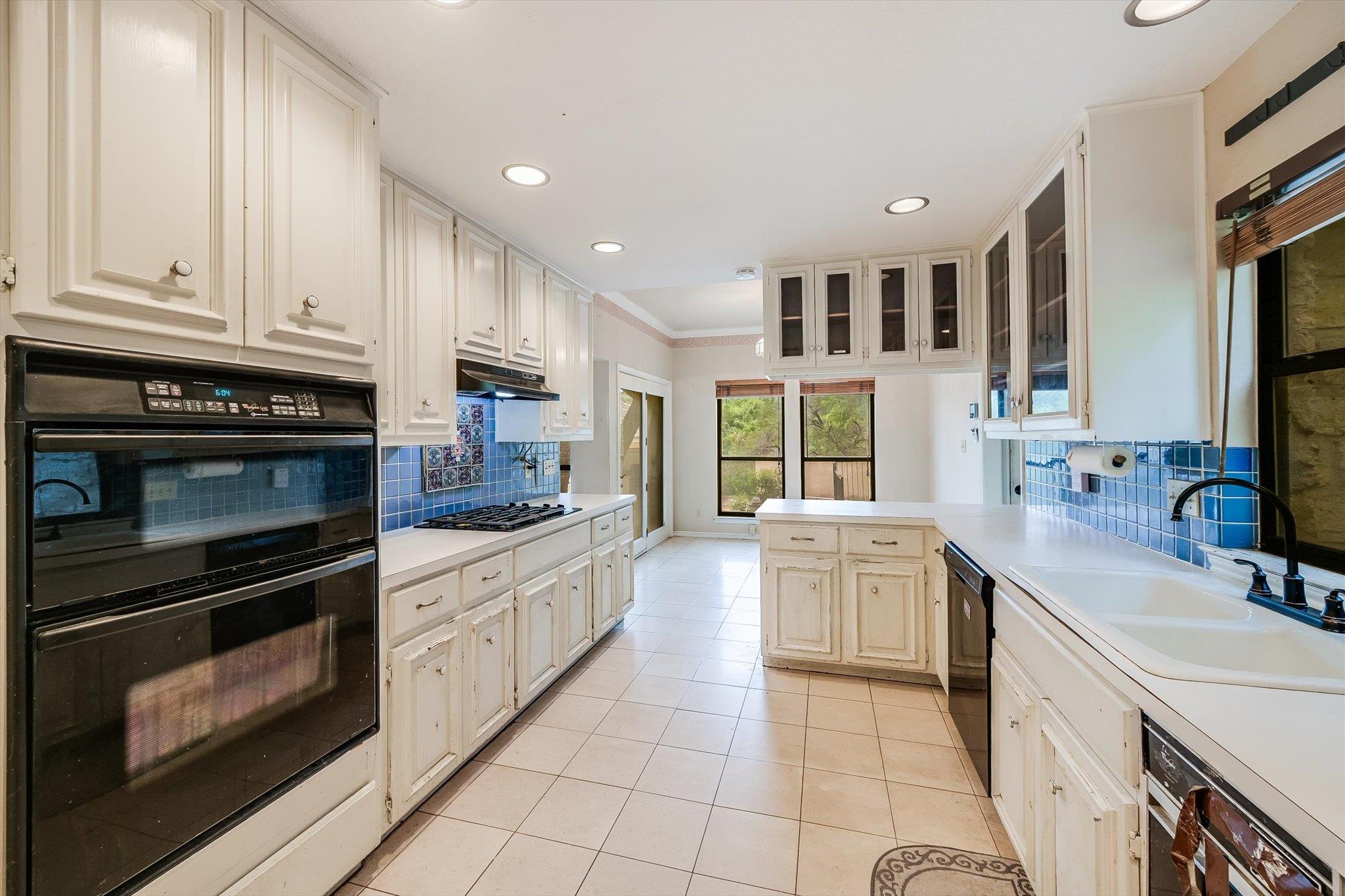 4242 Westlake DR