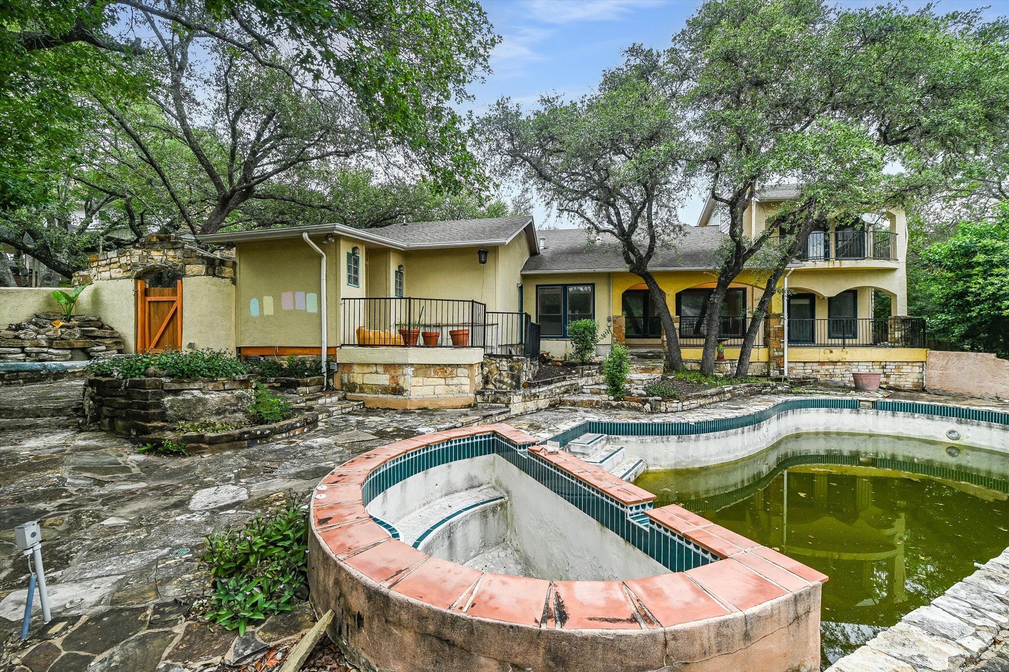 4242 Westlake DR