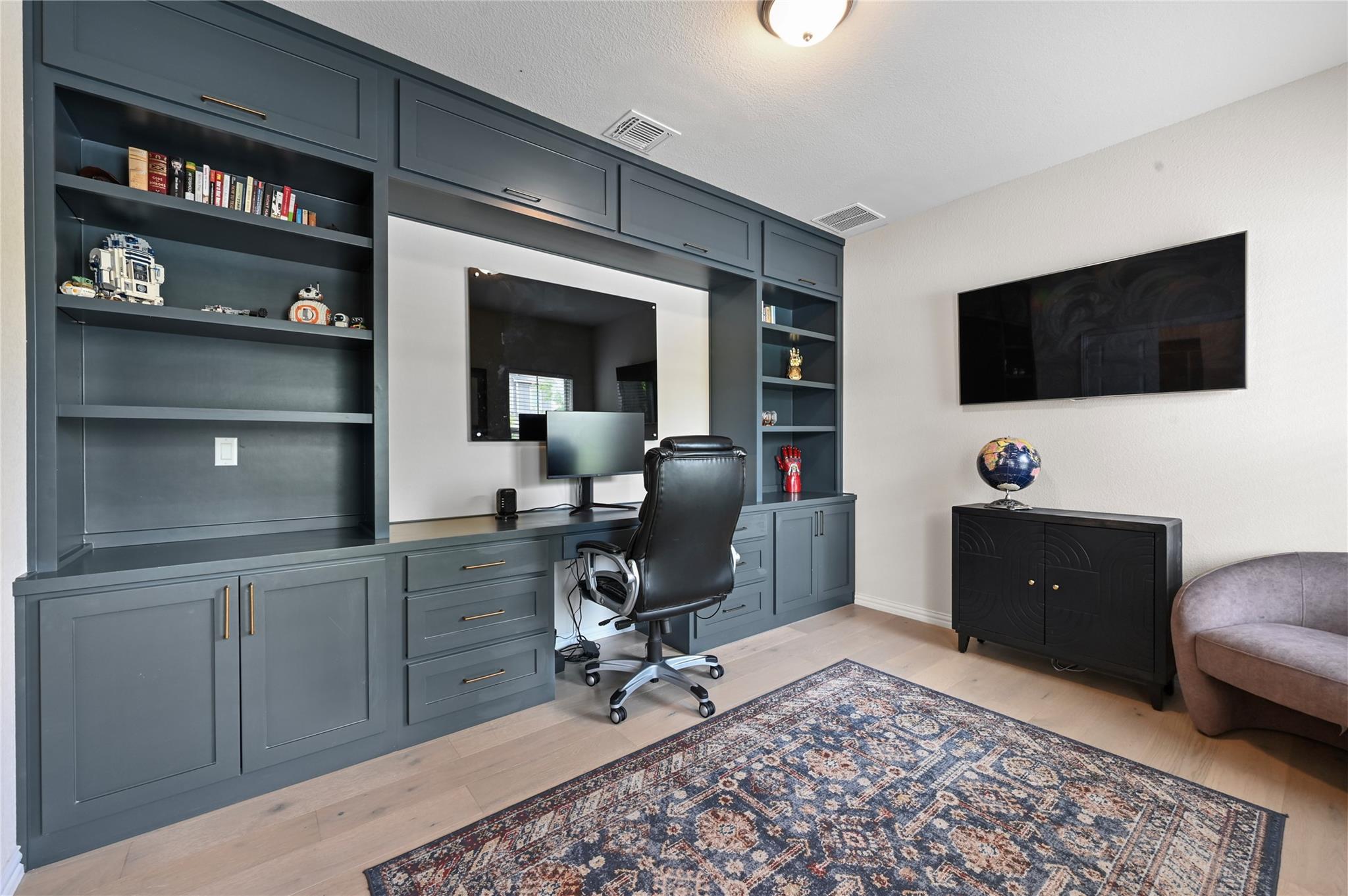 8716 Mina DR