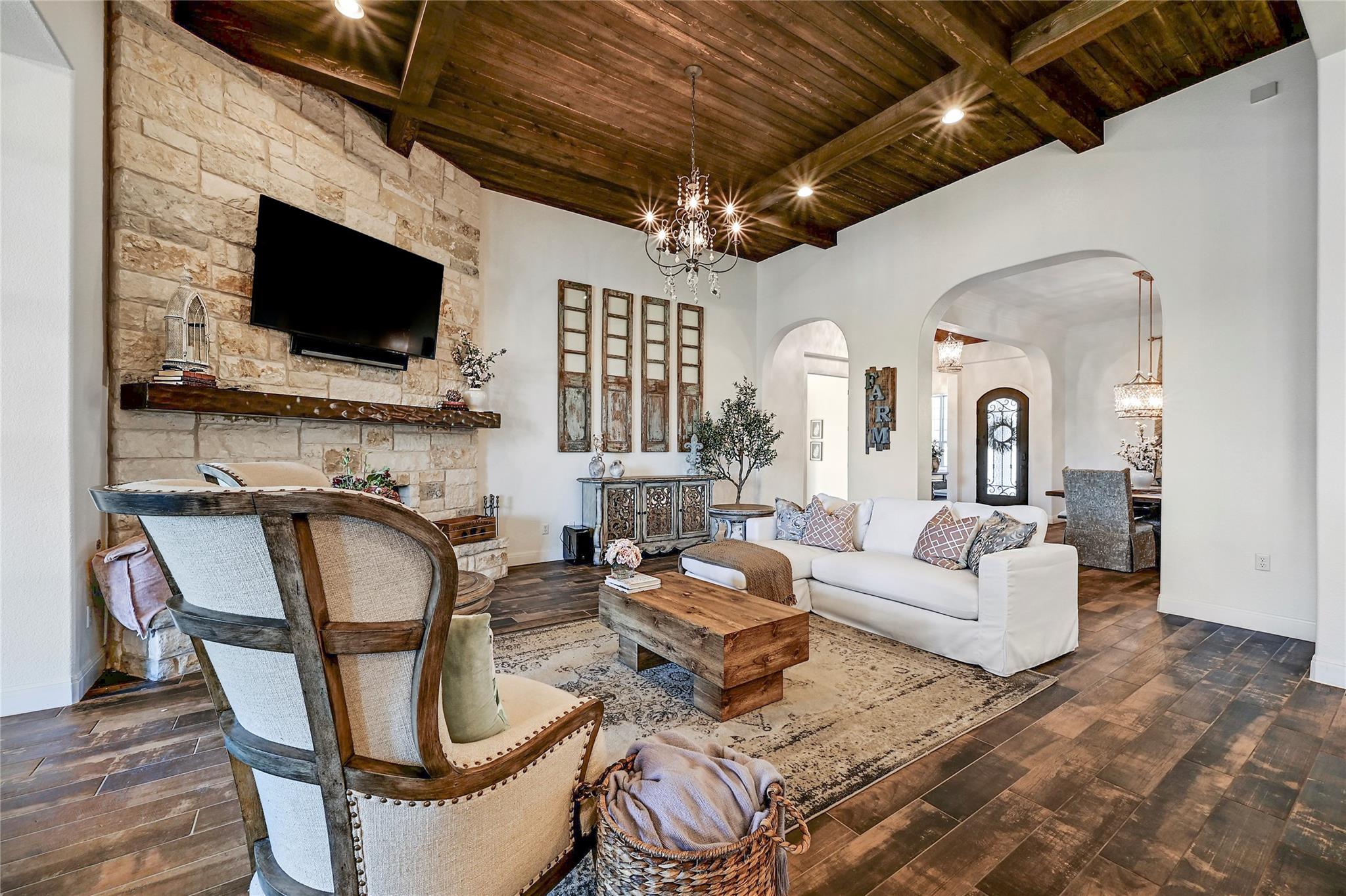 121 Buffalo Speedway DR