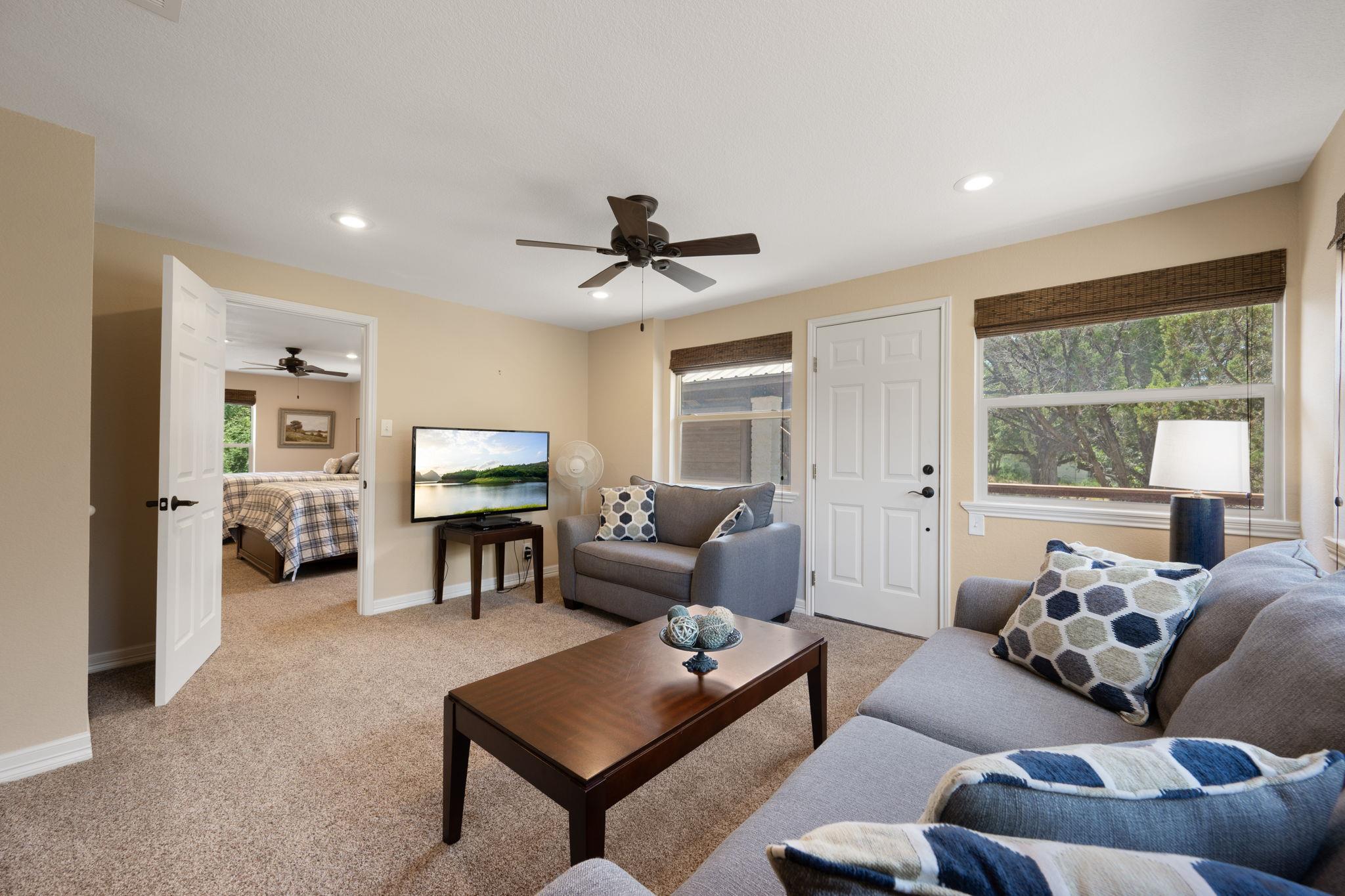 1105 Edgewater DR