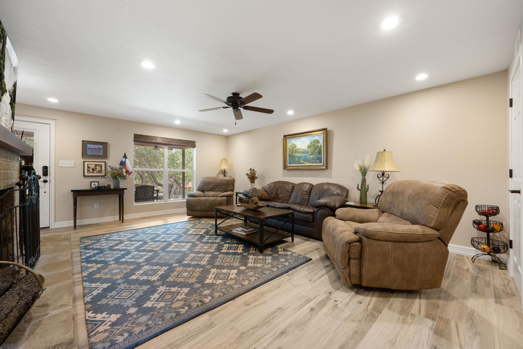 1105 Edgewater DR