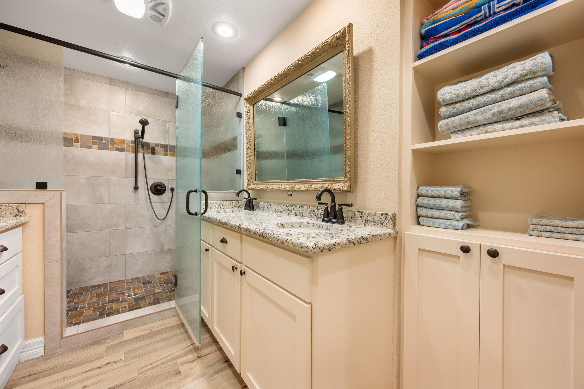 1105 Edgewater DR