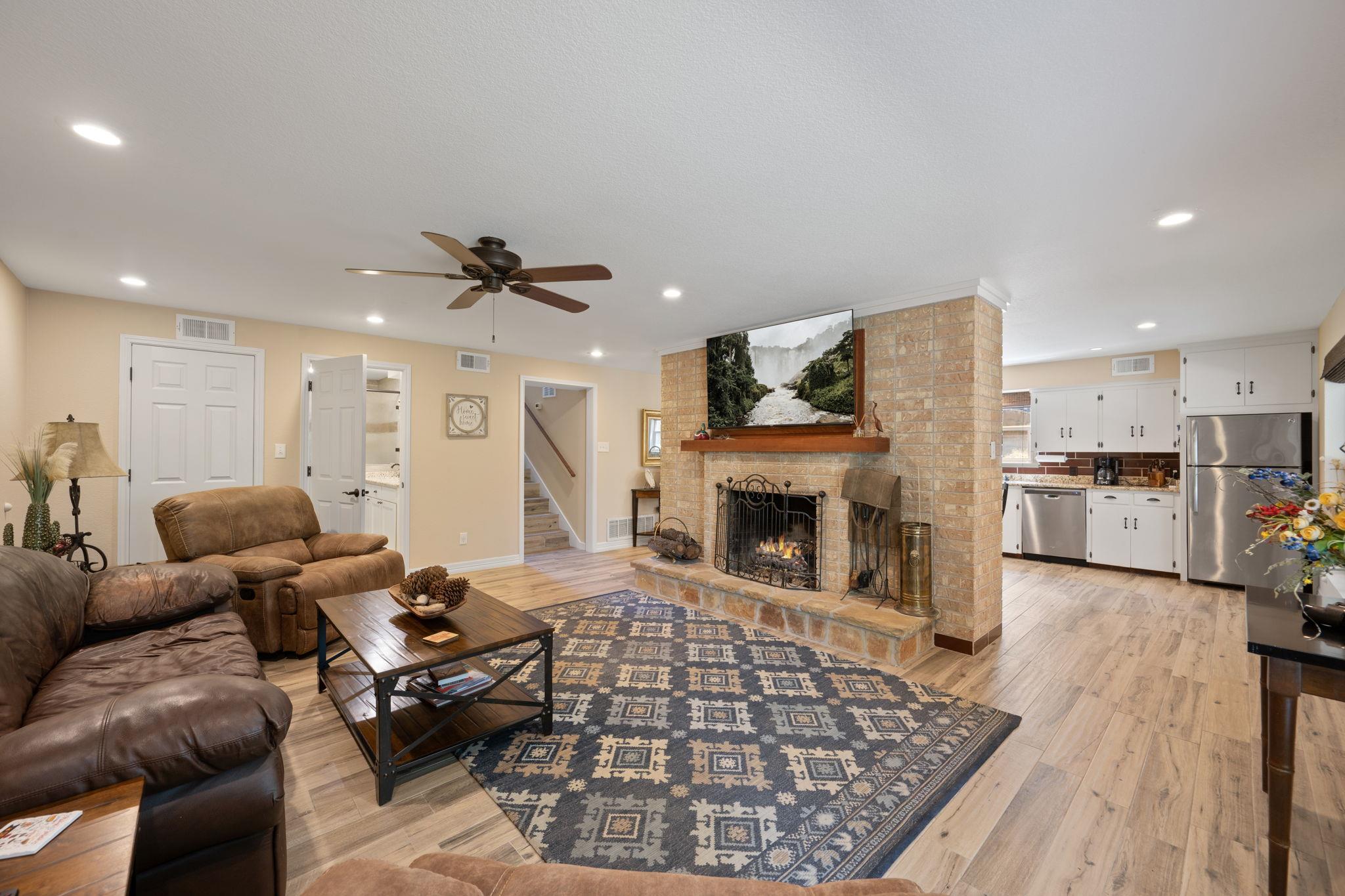 1105 Edgewater DR