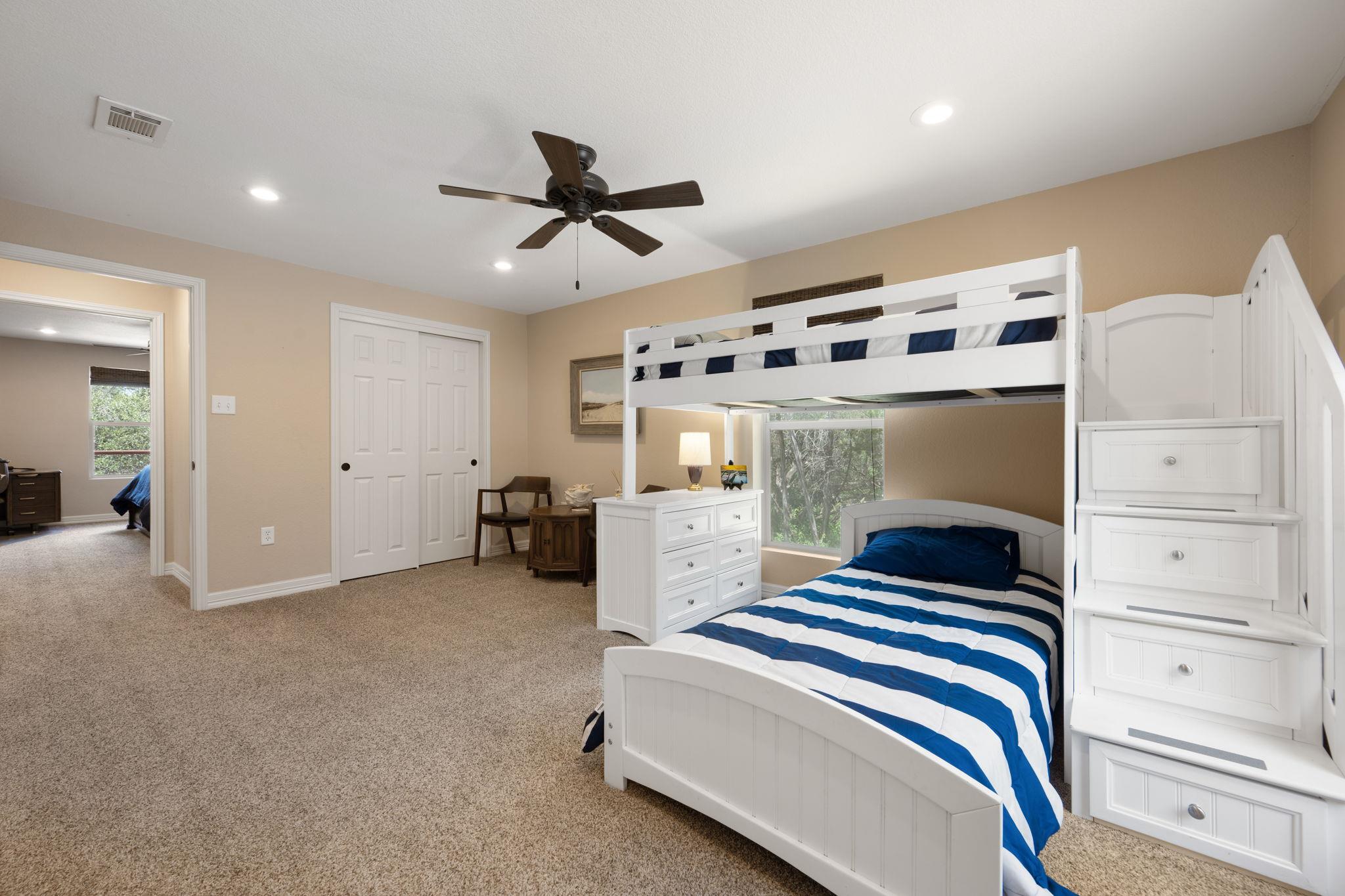 1105 Edgewater DR