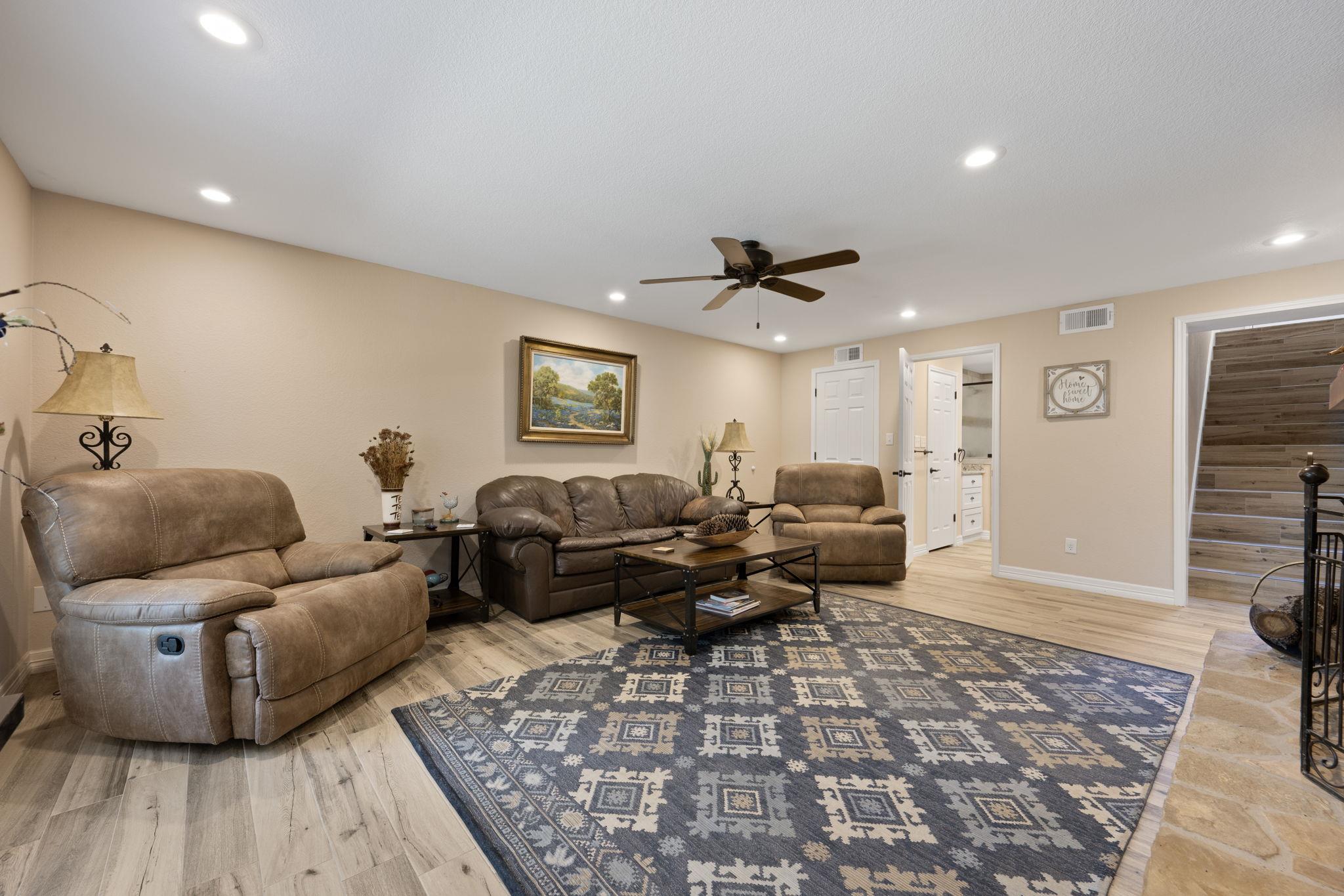 1105 Edgewater DR