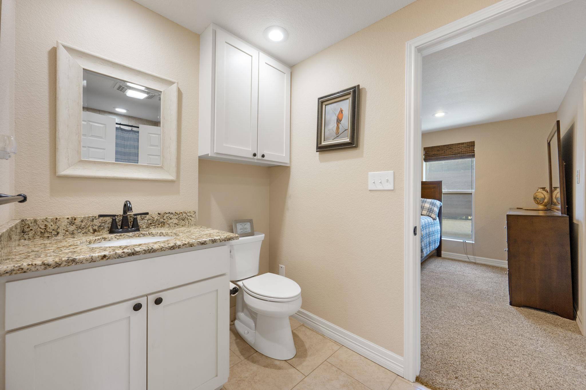1105 Edgewater DR