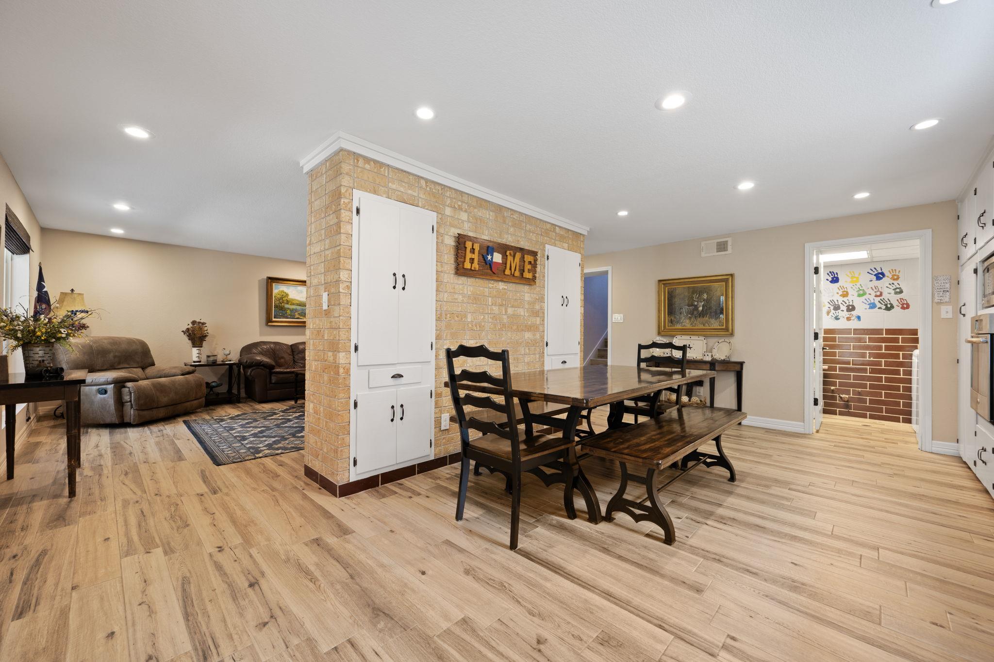 1105 Edgewater DR