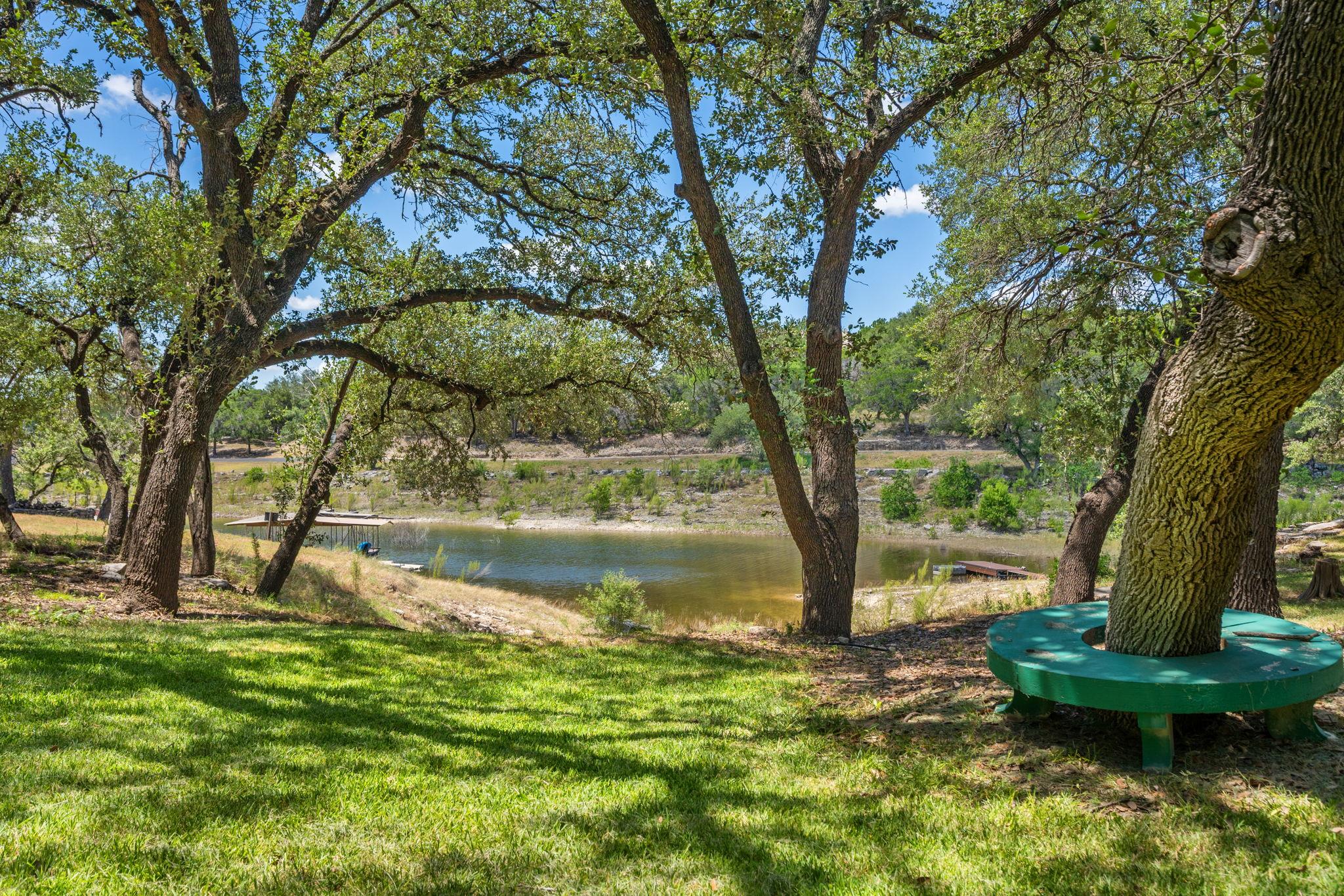 1105 Edgewater DR