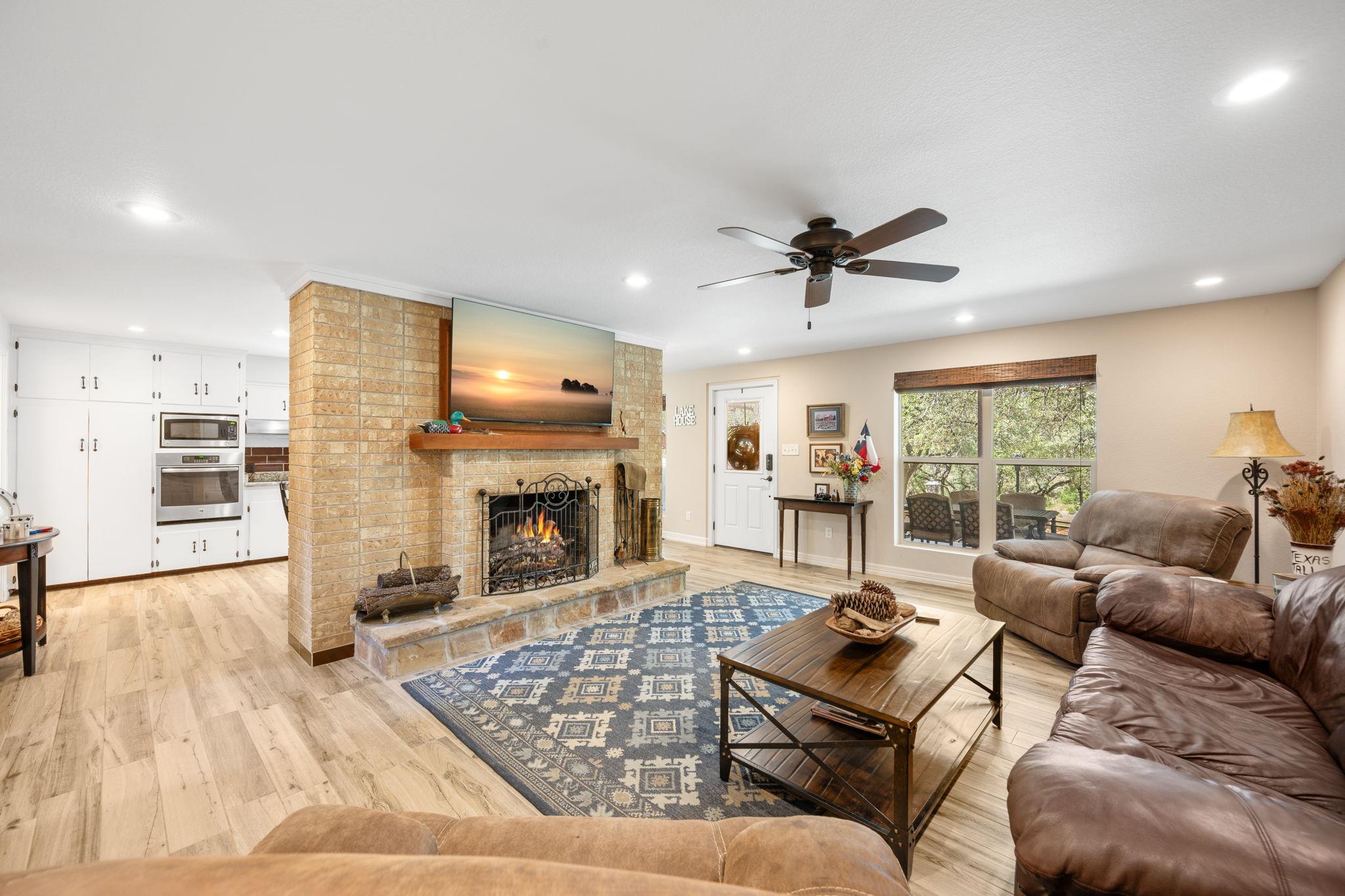 1105 Edgewater DR