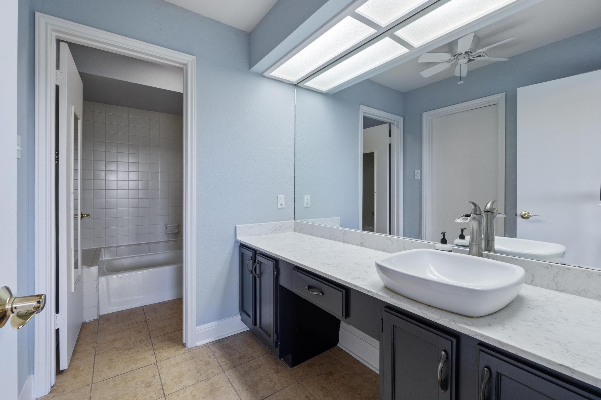 4711 Spicewood Springs RD # 226 Unit: 5-226