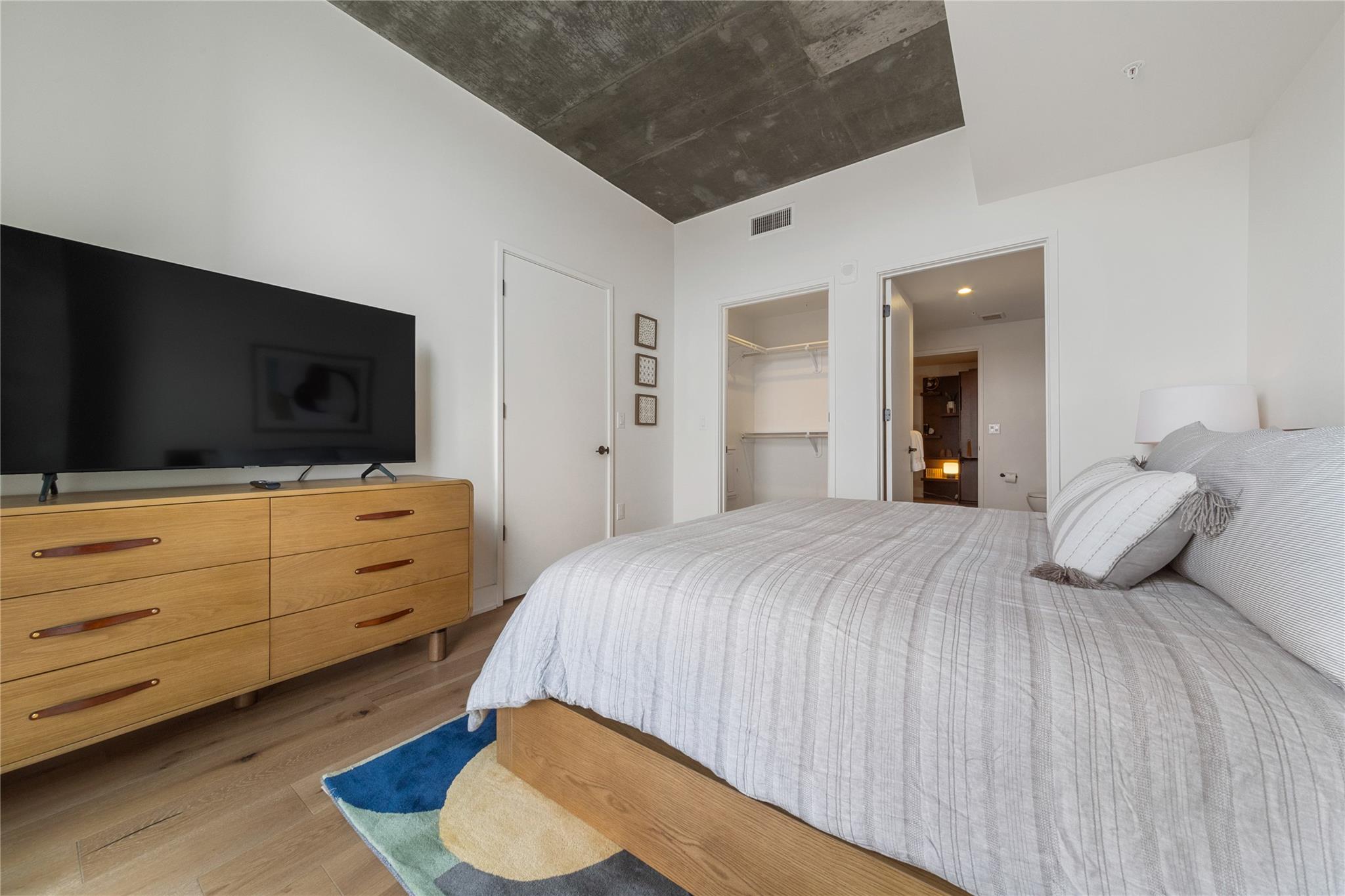 48 East Ave # 2211