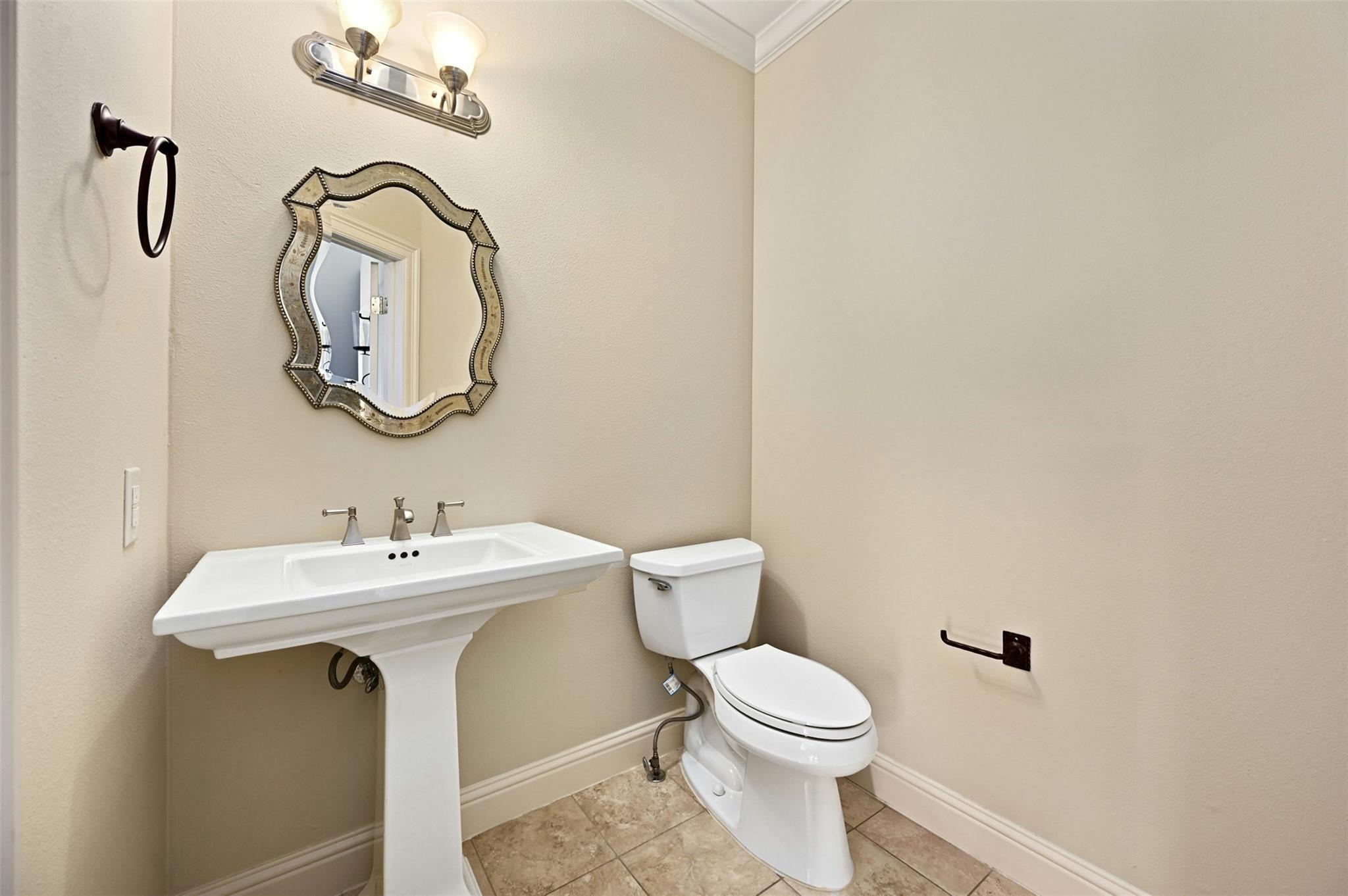 2304 Hartford RD # B