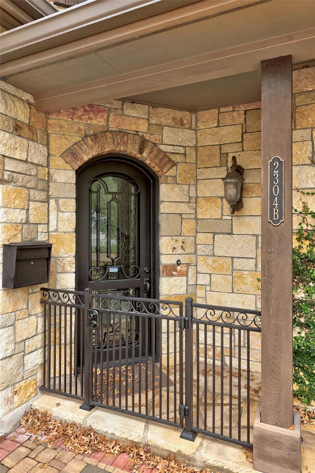 2304 Hartford RD # B