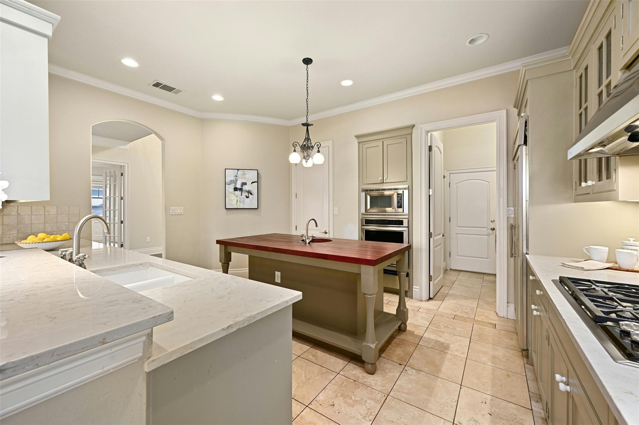 2304 Hartford RD # B