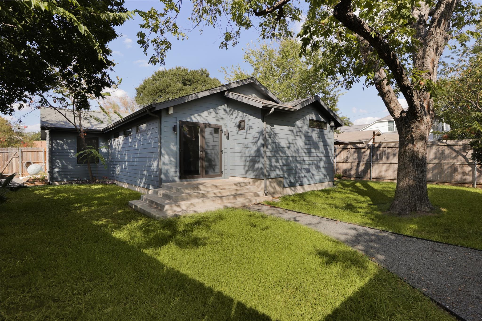 1921 W 40th ST