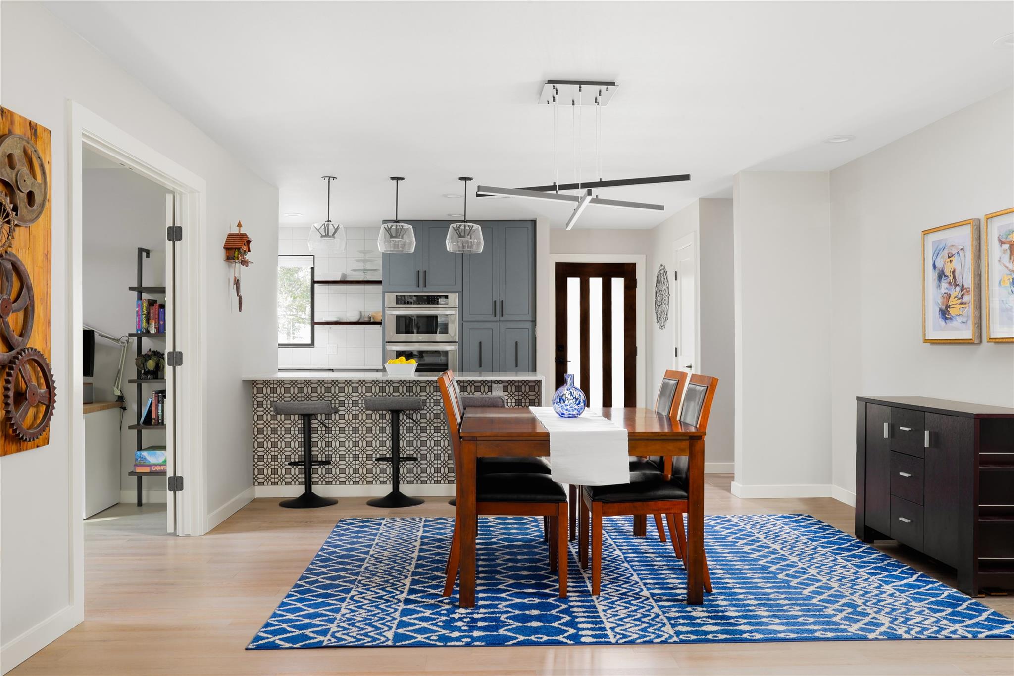 1921 W 40th ST