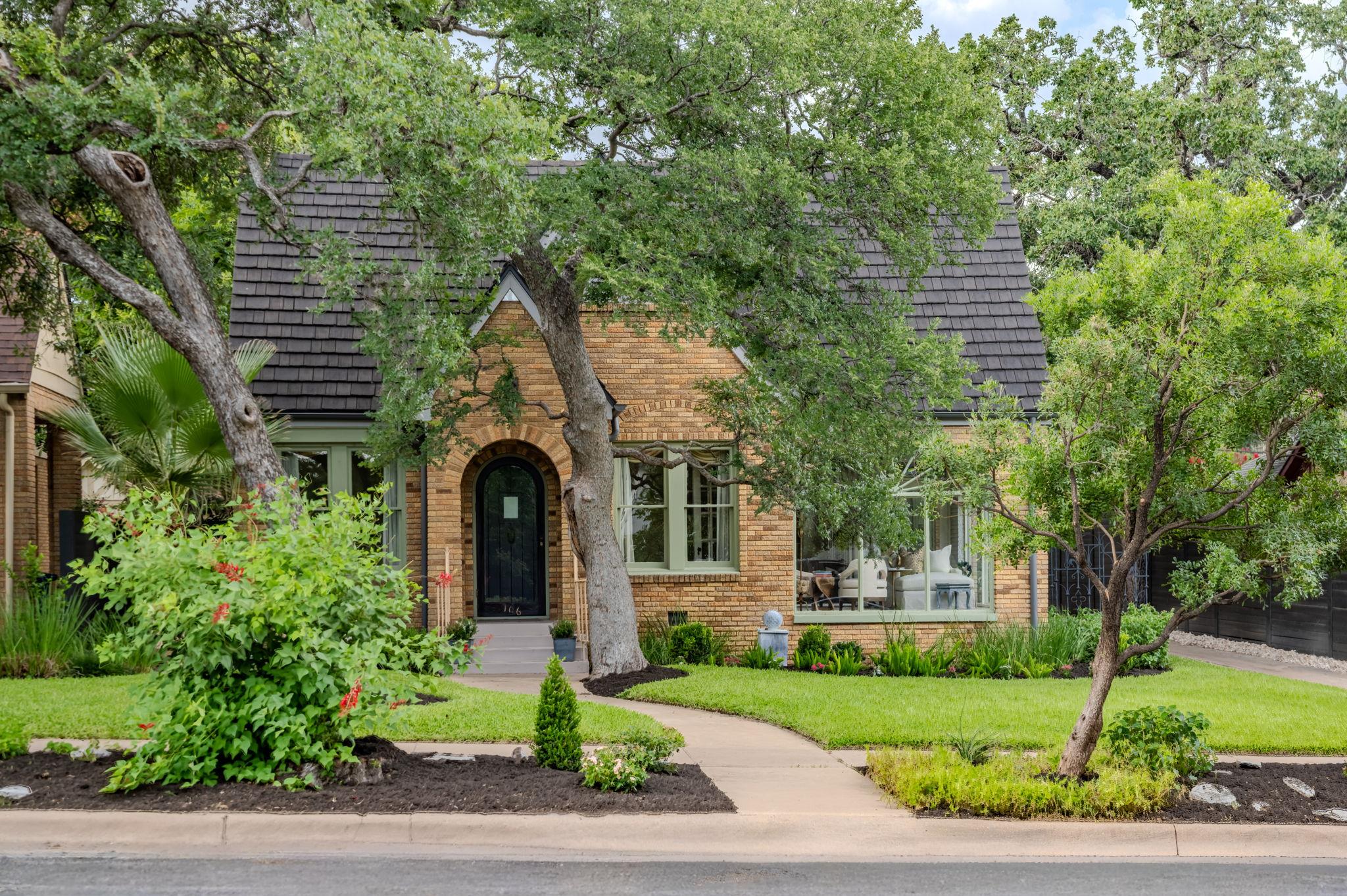 106 Laurel LN