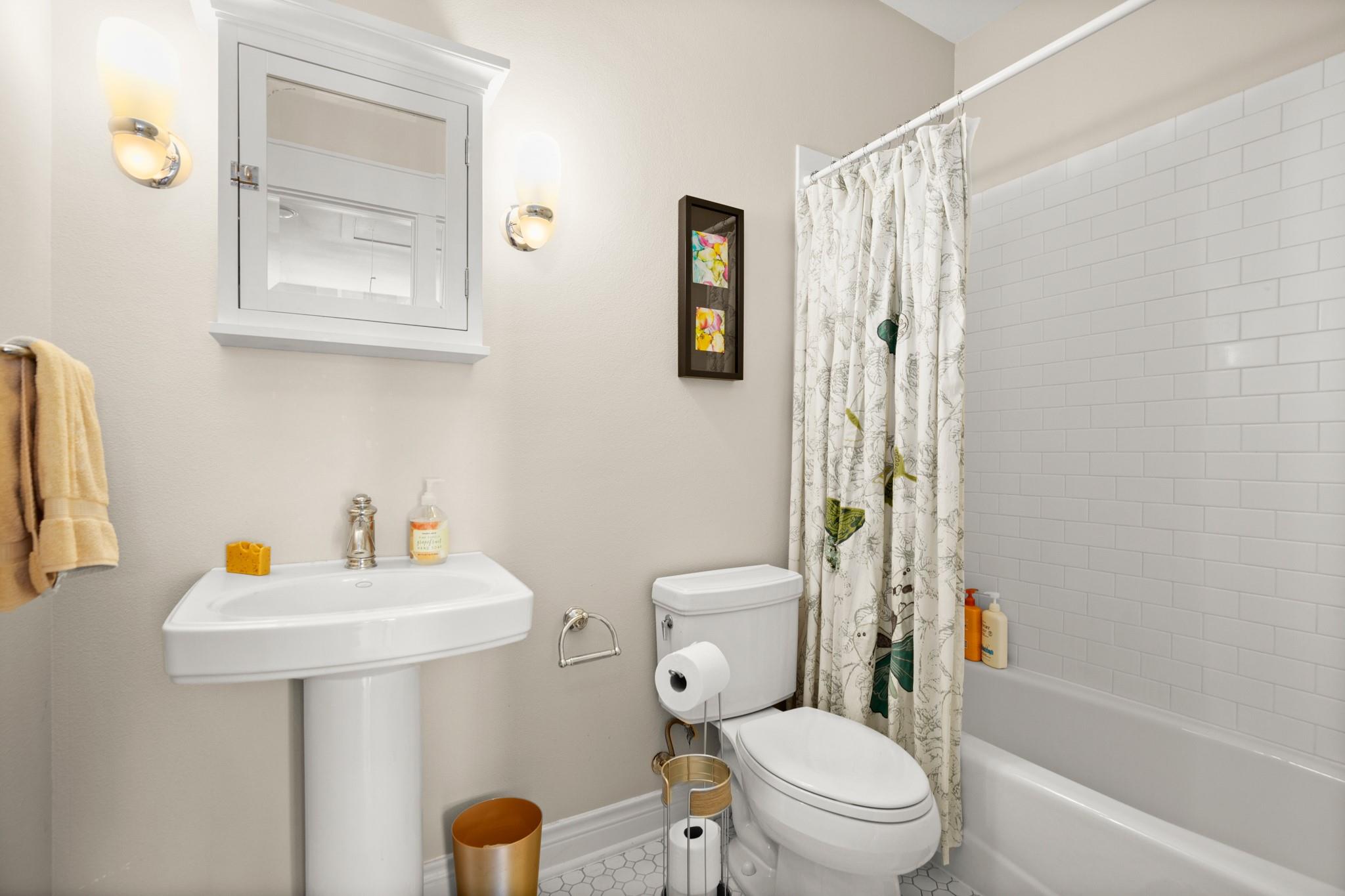 1318 Newning Ave # C